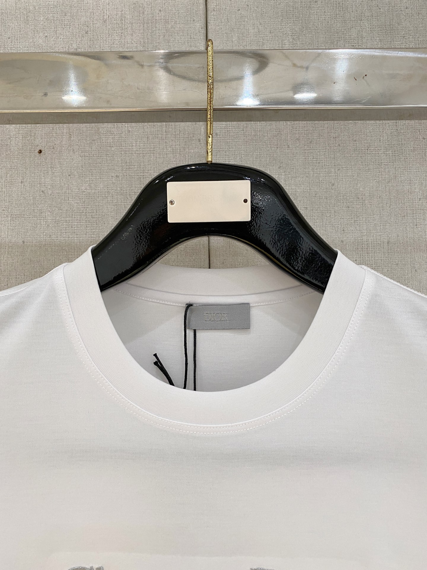  迪奥 2025春夏新款首发专柜最新款圆领短袖 高端订制 设计前卫时尚！品牌logo重工艺设计 高端定制