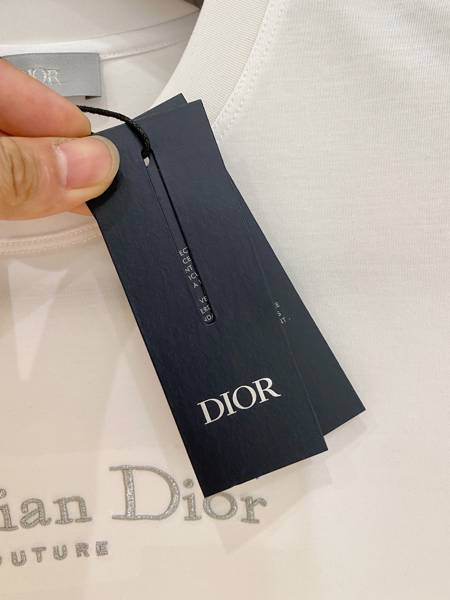  迪奥 2025春夏新款首发专柜最新款圆领短袖 高端订制 设计前卫时尚！品牌logo重工艺设计 高端定制