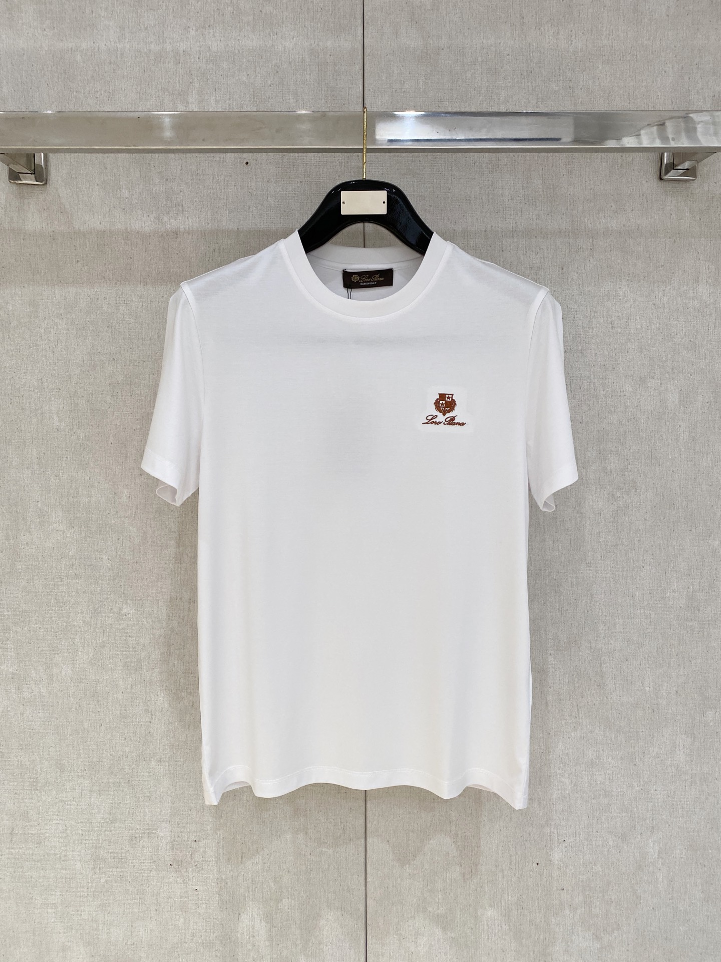  lP🆕 诺悠翩雅 2025春夏新款首发专柜最新款圆领短袖 高端订制 设计前卫时尚！品牌logo重工艺设