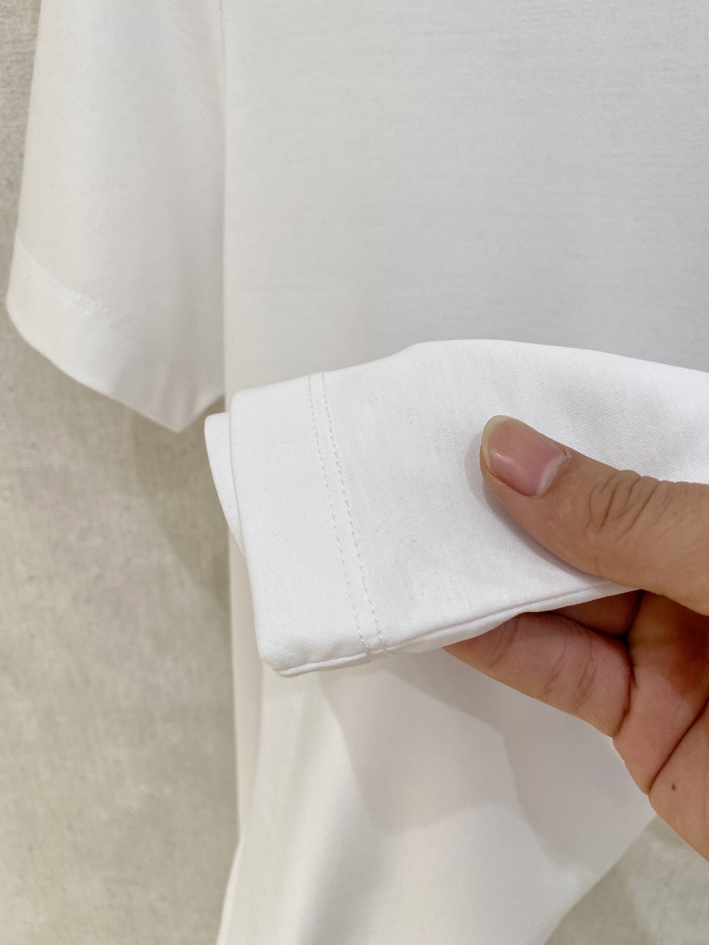  lP🆕 诺悠翩雅 2025春夏新款首发专柜最新款圆领短袖 高端订制 设计前卫时尚！品牌logo重工艺设