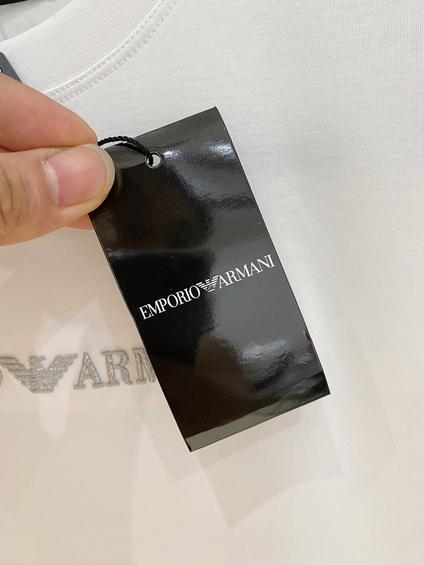  阿玛尼 2025春夏新款首发专柜最新款圆领短袖 高端订制 设计前卫时尚！品牌logo重工艺设计 高端定