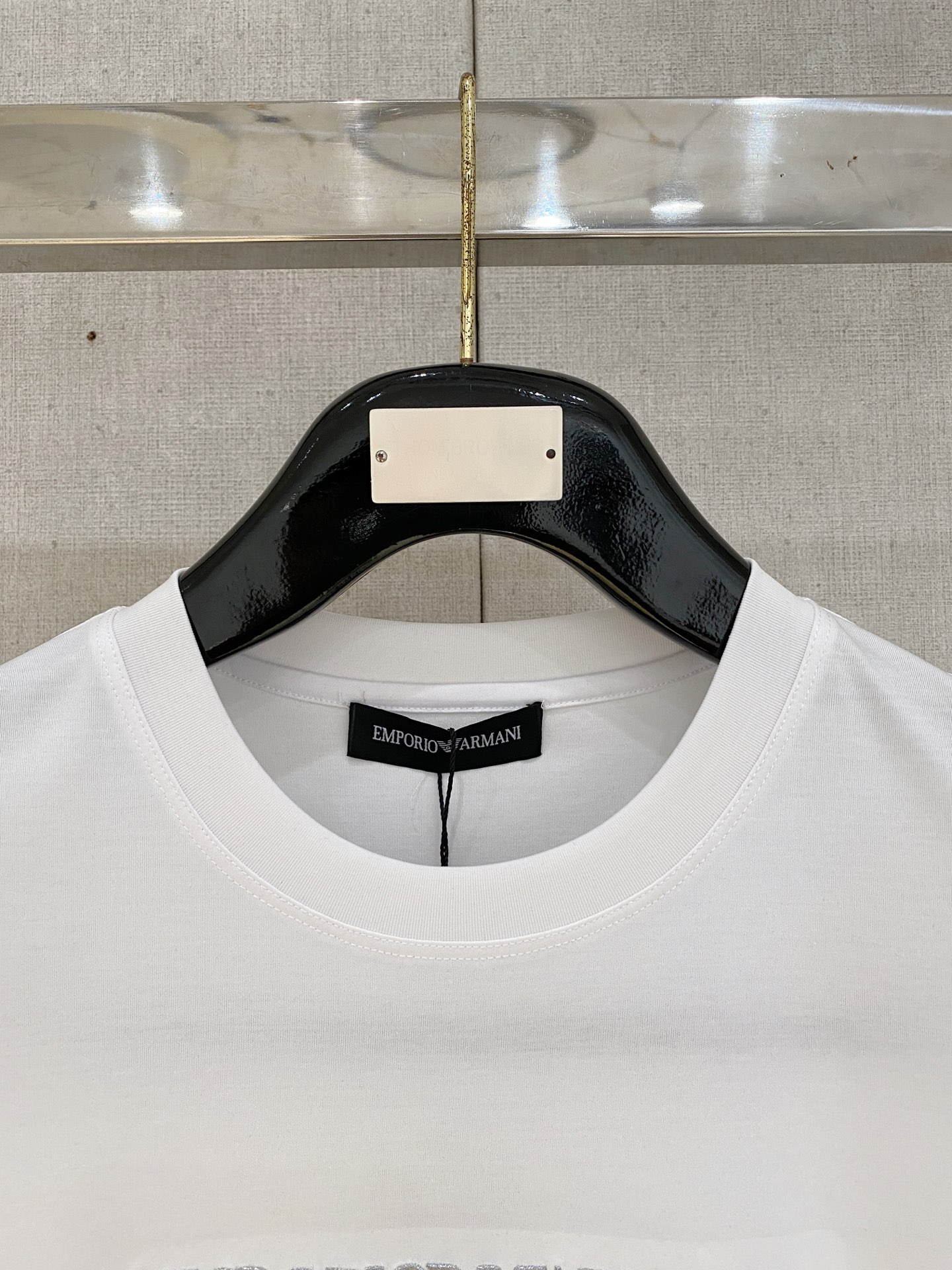  阿玛尼 2025春夏新款首发专柜最新款圆领短袖 高端订制 设计前卫时尚！品牌logo重工艺设计 高端定