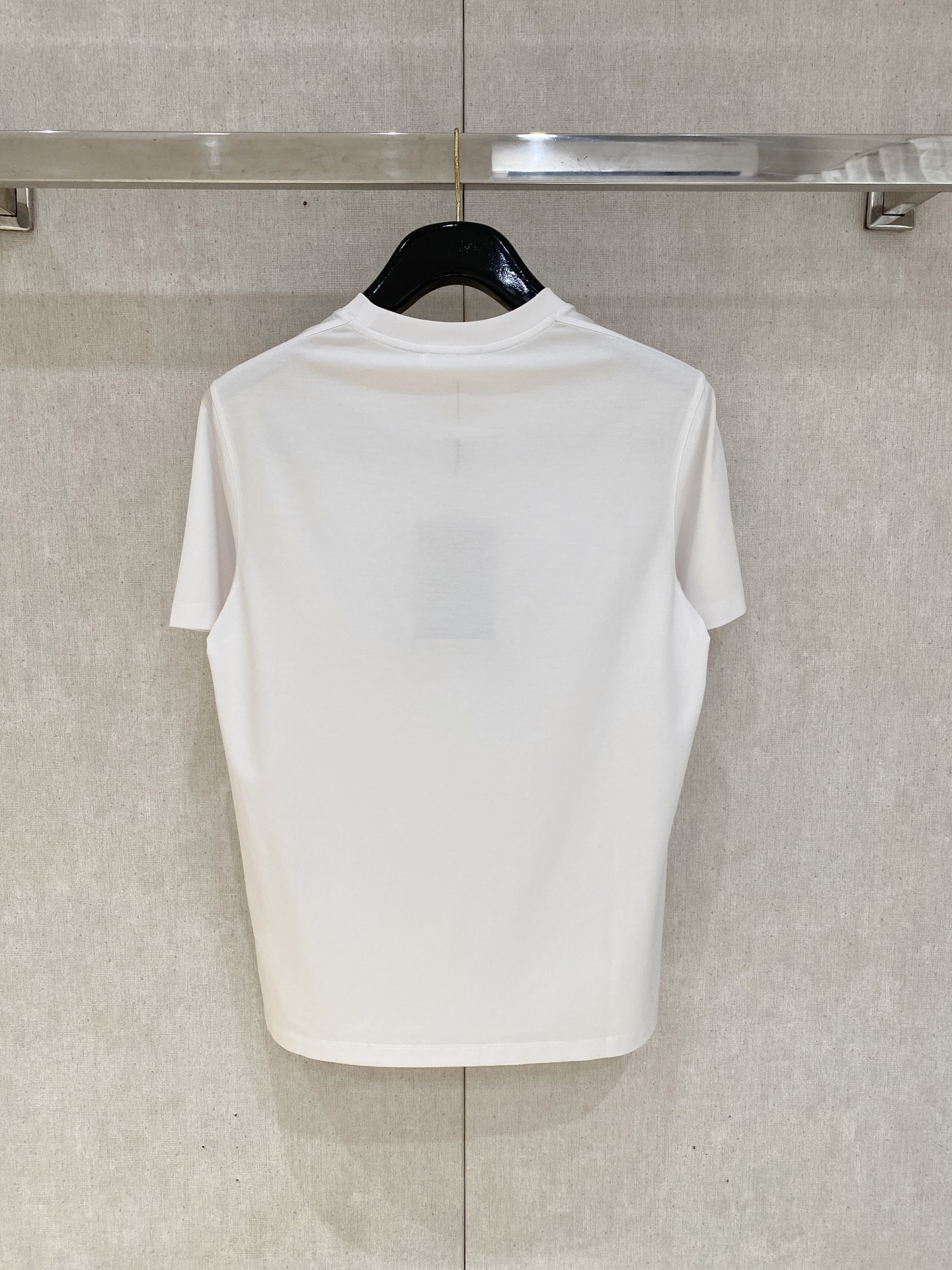  阿玛尼 2025春夏新款首发专柜最新款圆领短袖 高端订制 设计前卫时尚！品牌logo重工艺设计 高端定