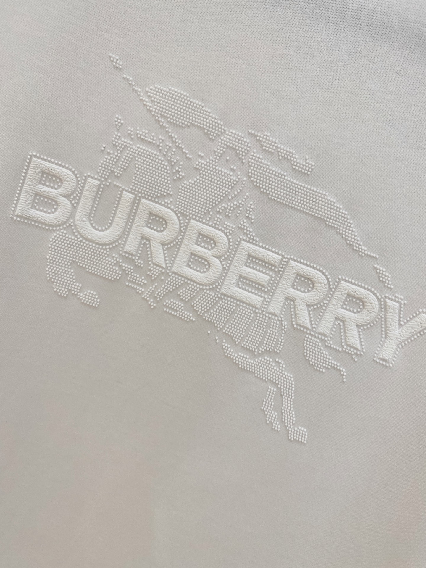  巴宝莉 2025春夏新款首发专柜最新款圆领短袖 高端订制 设计前卫时尚！品牌logo重工艺设计 高端定