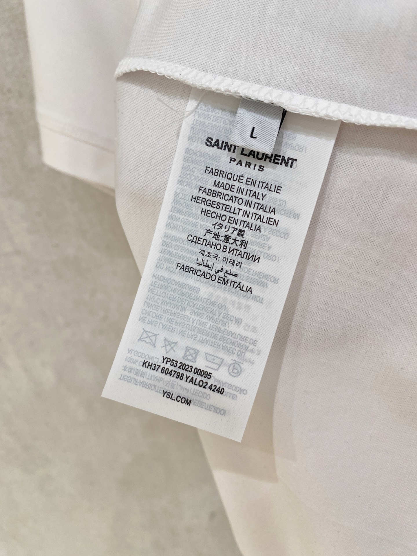  圣罗兰 2025春夏新款首发专柜最新款圆领短袖 高端订制 设计前卫时尚！品牌logo重工艺设计 高端定