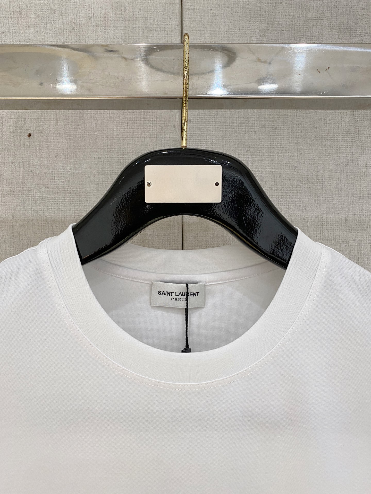  圣罗兰 2025春夏新款首发专柜最新款圆领短袖 高端订制 设计前卫时尚！品牌logo重工艺设计 高端定