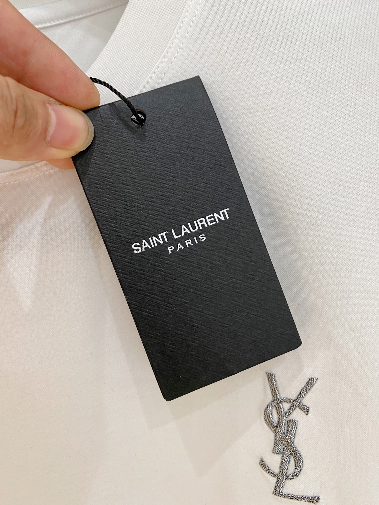  圣罗兰 2025春夏新款首发专柜最新款圆领短袖 高端订制 设计前卫时尚！品牌logo重工艺设计 高端定