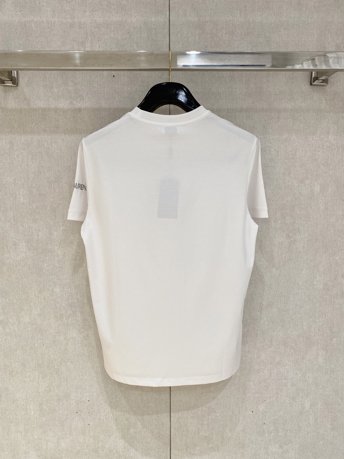  圣罗兰 2025春夏新款首发专柜最新款圆领短袖 高端订制 设计前卫时尚！品牌logo重工艺设计 高端定