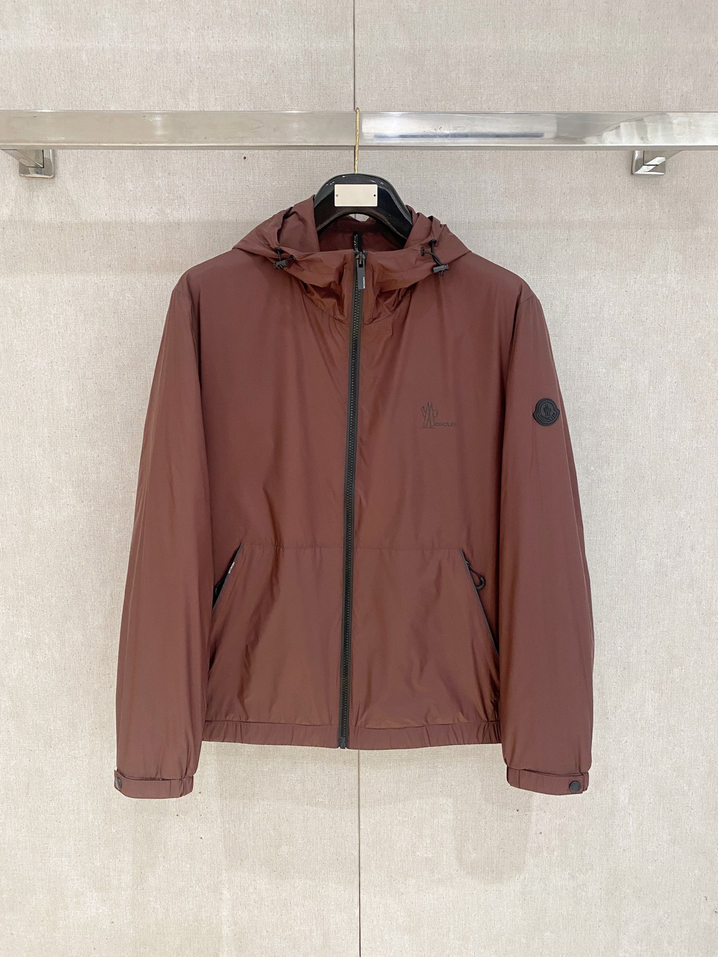 Moncler Chaqueta Ligera con Capucha para Hombre - Colección 2025