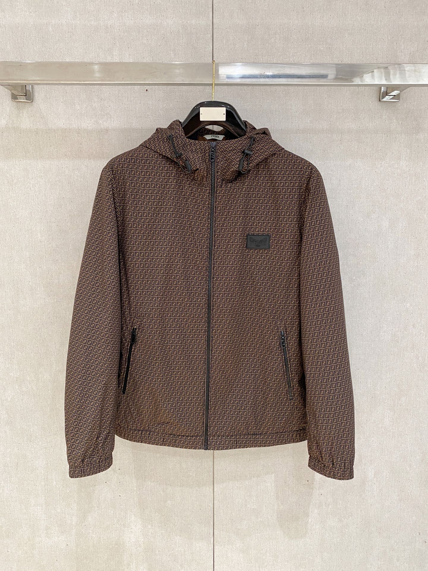 Veste à Capuche Légère Fendi Automne/Hiver 2025 - Confort et Style