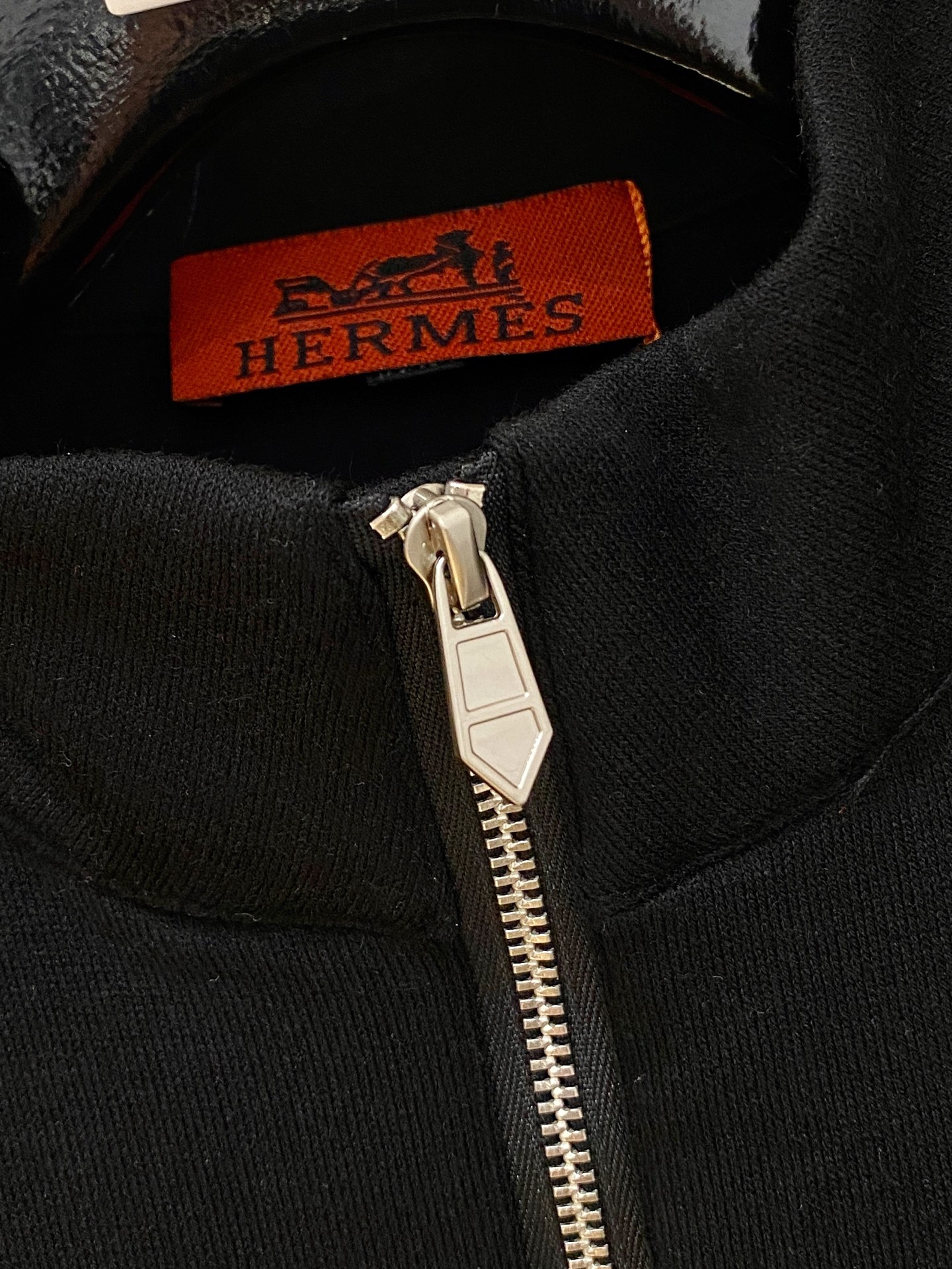 P756 Hermas 2025 new winter long sleeves Black, light khaki, date red. Number: M-3XL - 图片 6