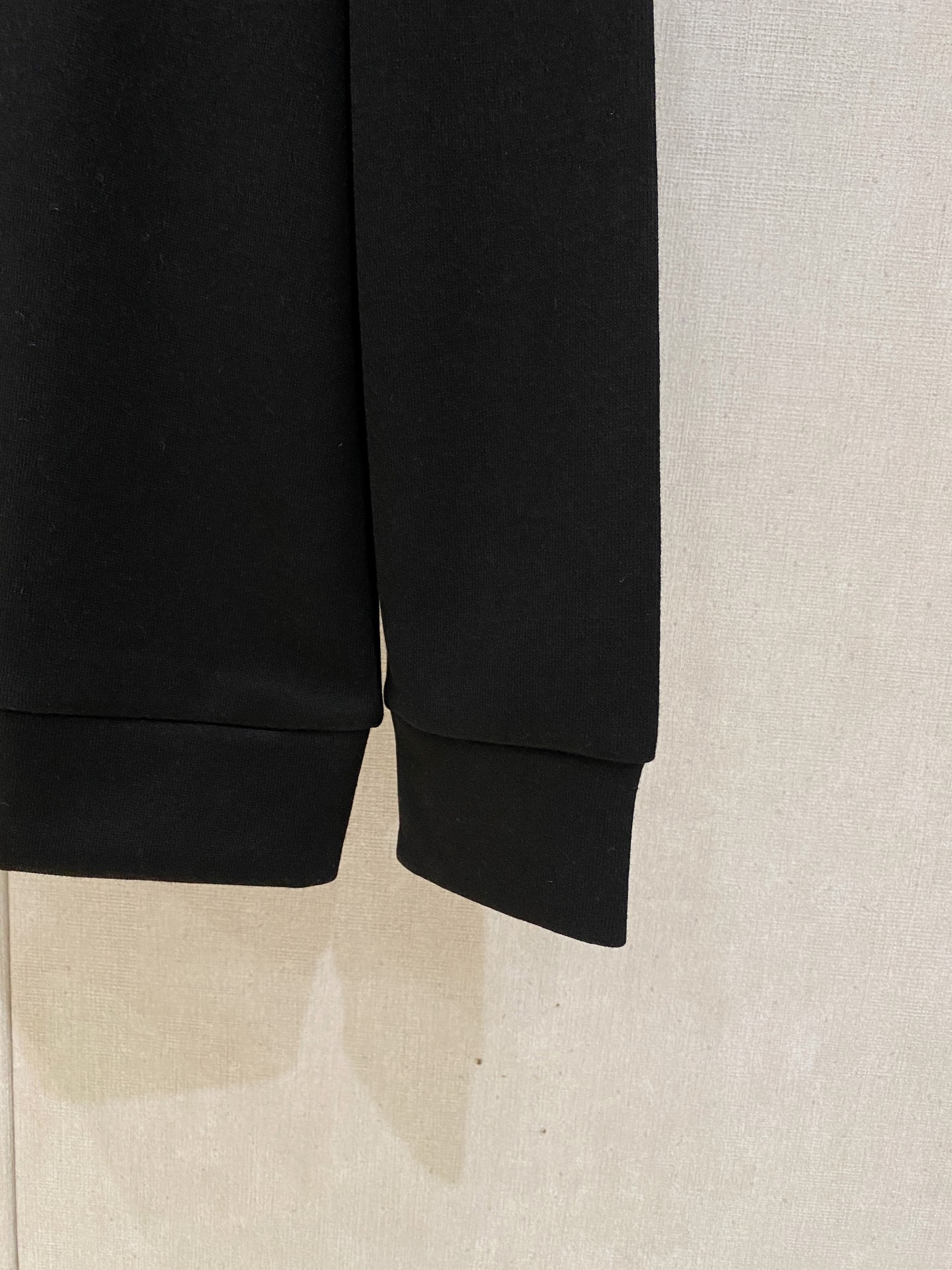 P756 Hermas 2025 new winter long sleeves Black, light khaki, date red. Number: M-3XL - 图片 7