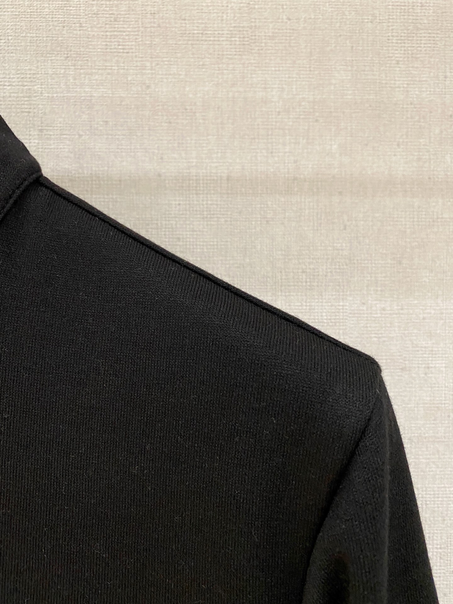 P756 Hermas 2025 new winter long sleeves Black, light khaki, date red. Number: M-3XL - 图片 3