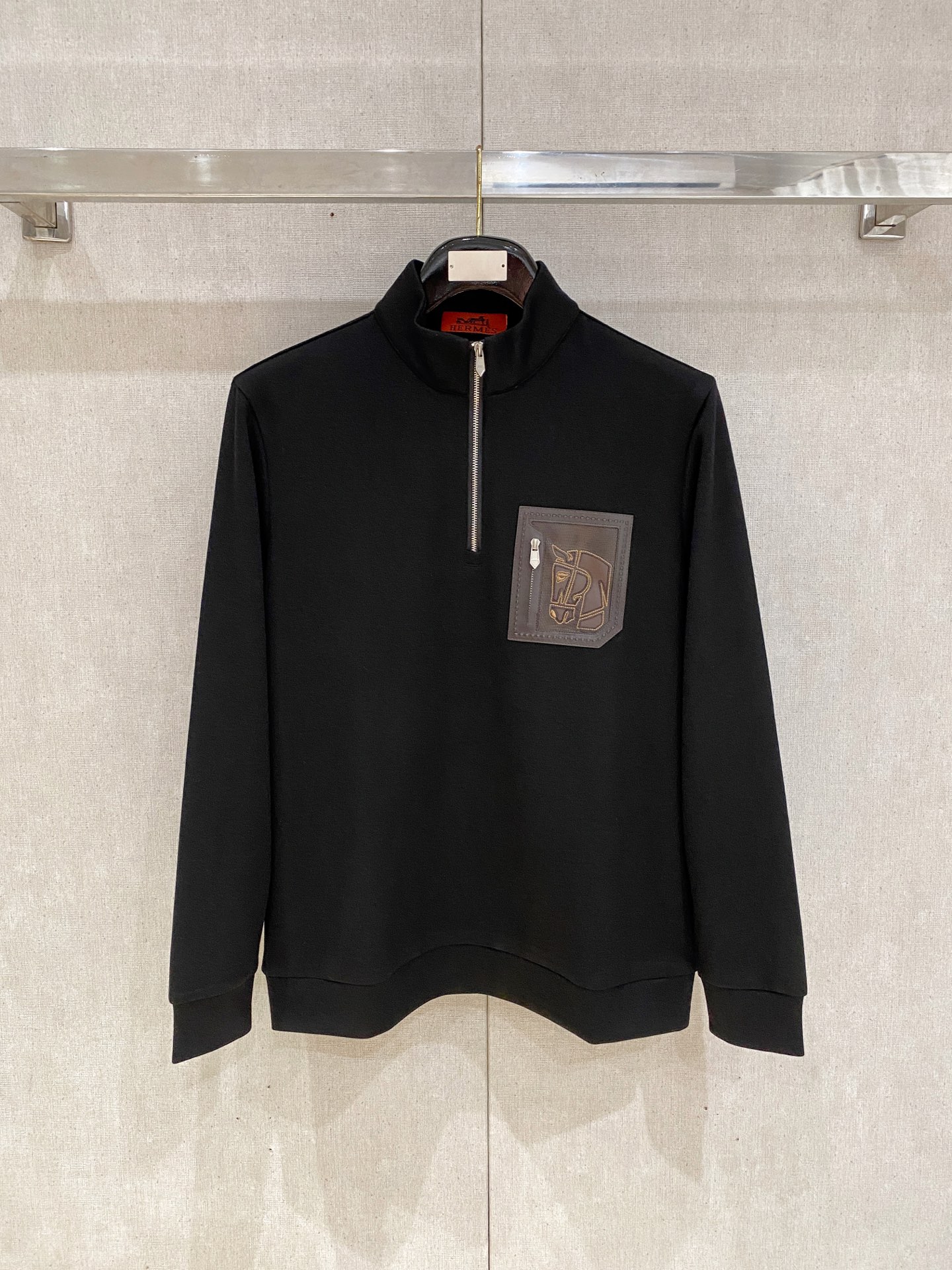 P756 Hermas 2025 new winter long sleeves Black, light khaki, date red. Number: M-3XL - 图片 1