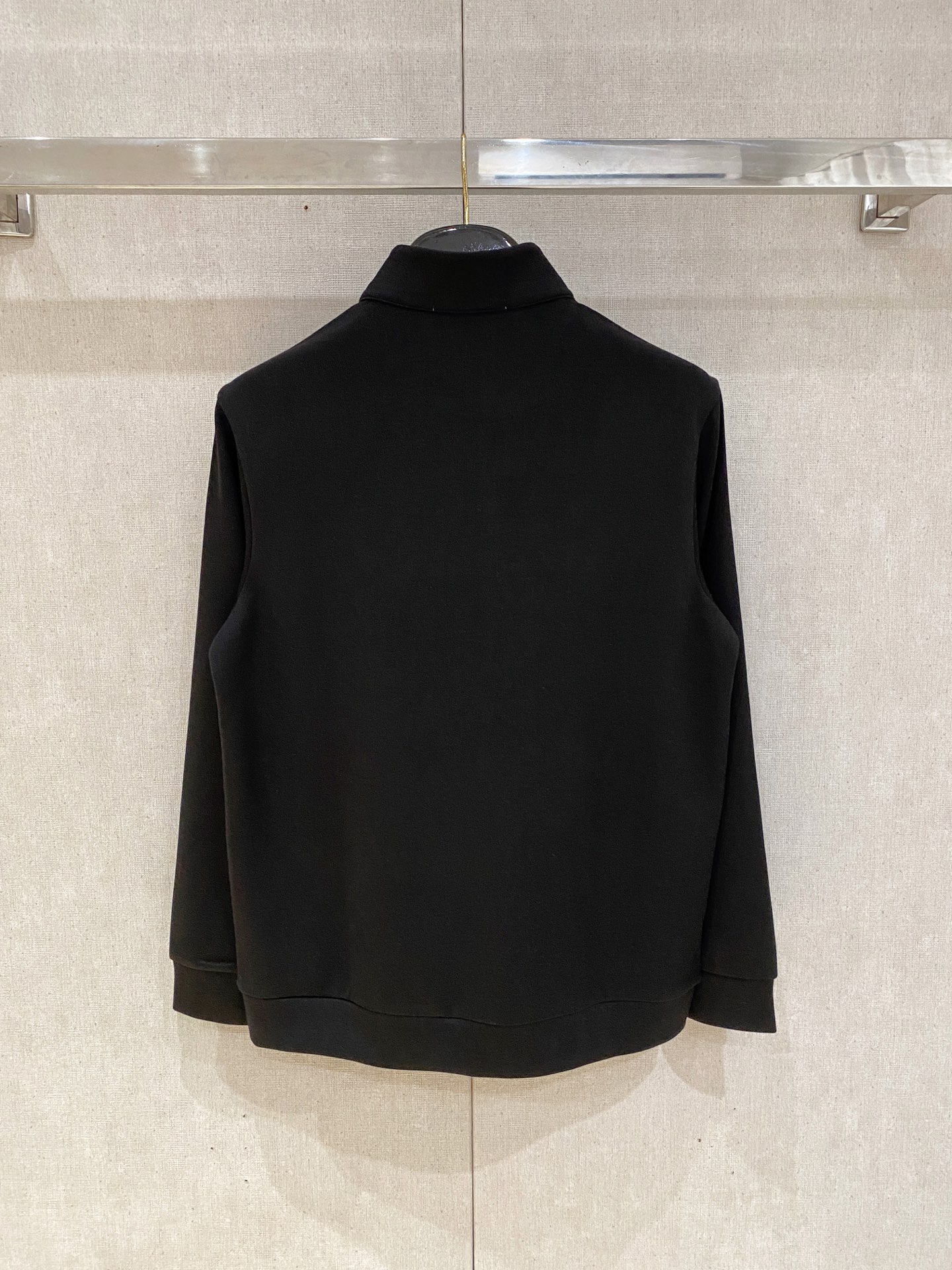 P756 Hermas 2025 new winter long sleeves Black, light khaki, date red. Number: M-3XL - 图片 9