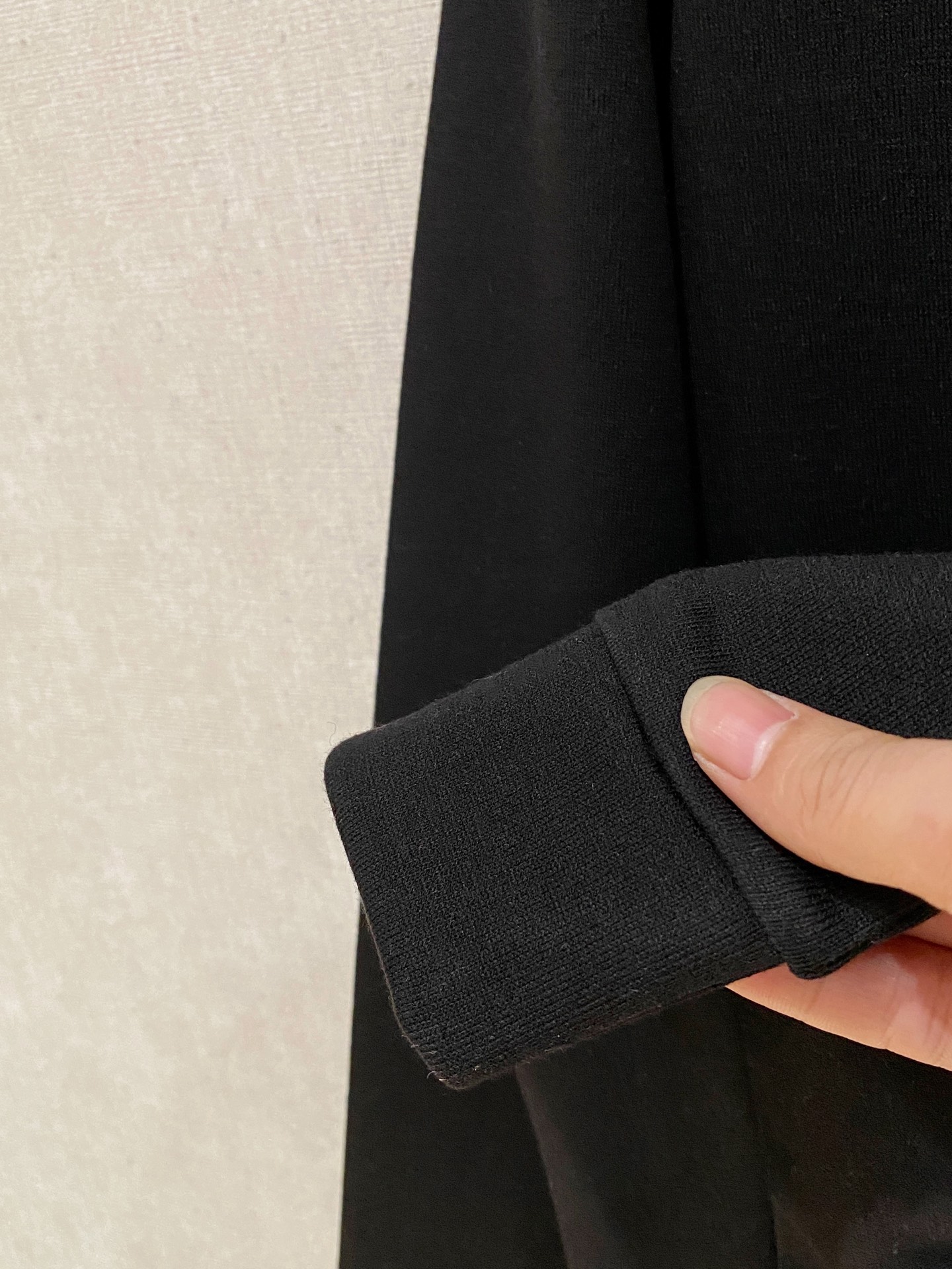 P756 Hermas 2025 new winter long sleeves Black, light khaki, date red. Number: M-3XL - 图片 8