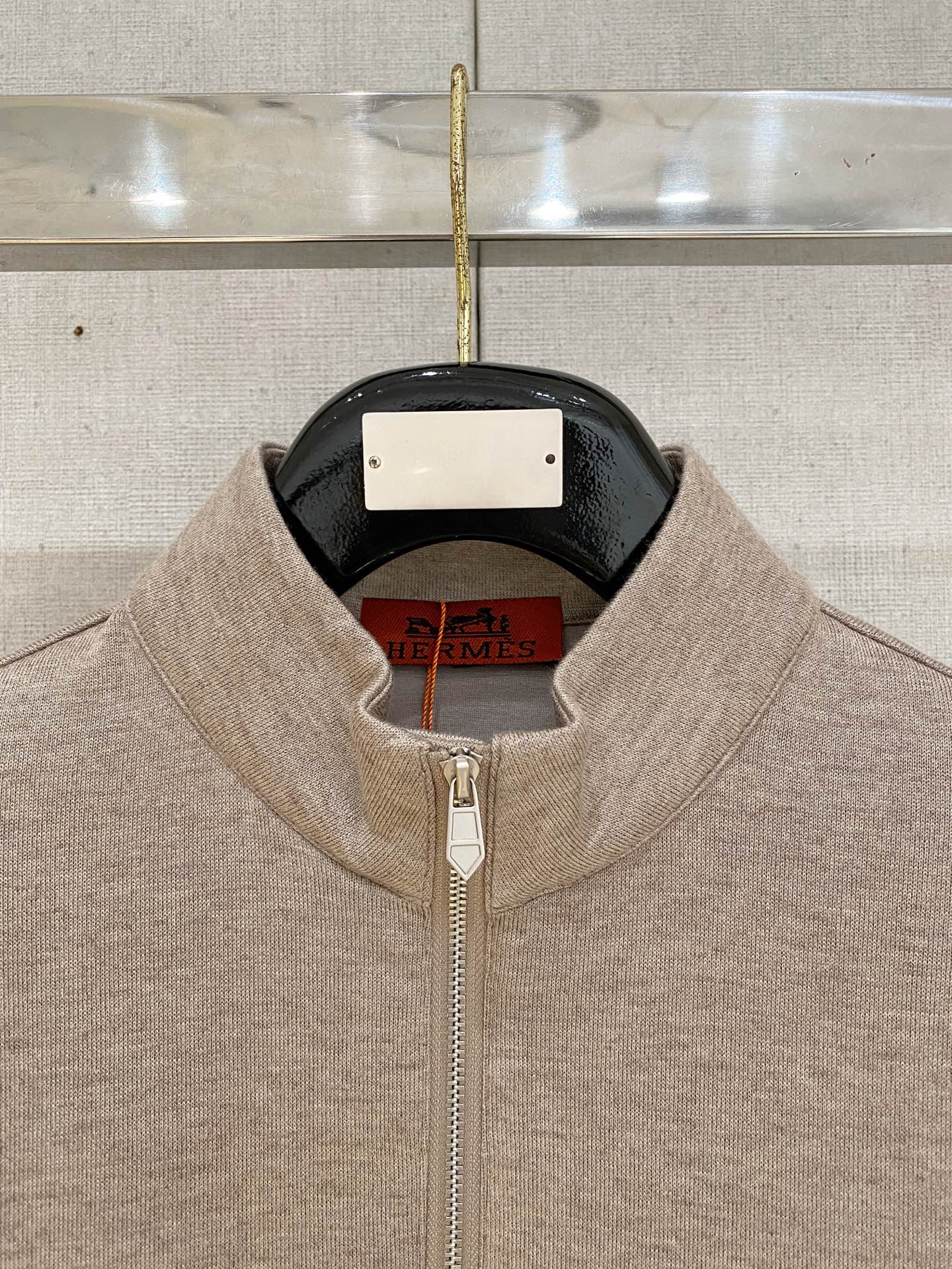 P756 Hermas 2025 new winter long sleeves Black, light khaki, date red. Number: M-3XL - 图片 2