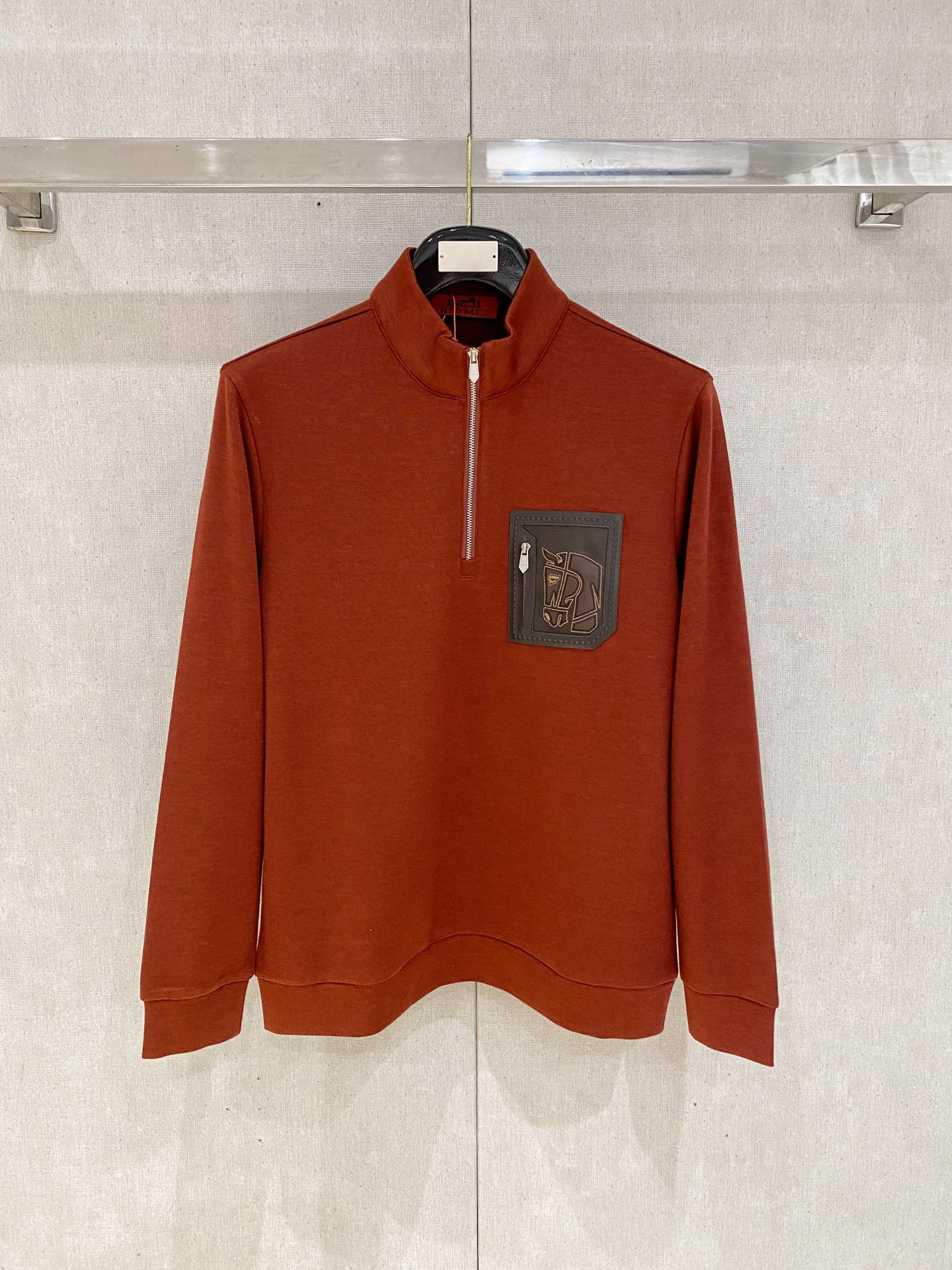 P756 Hermas 2025 new winter long sleeves Black, light khaki, date red. Number: M-3XL - 图片 1