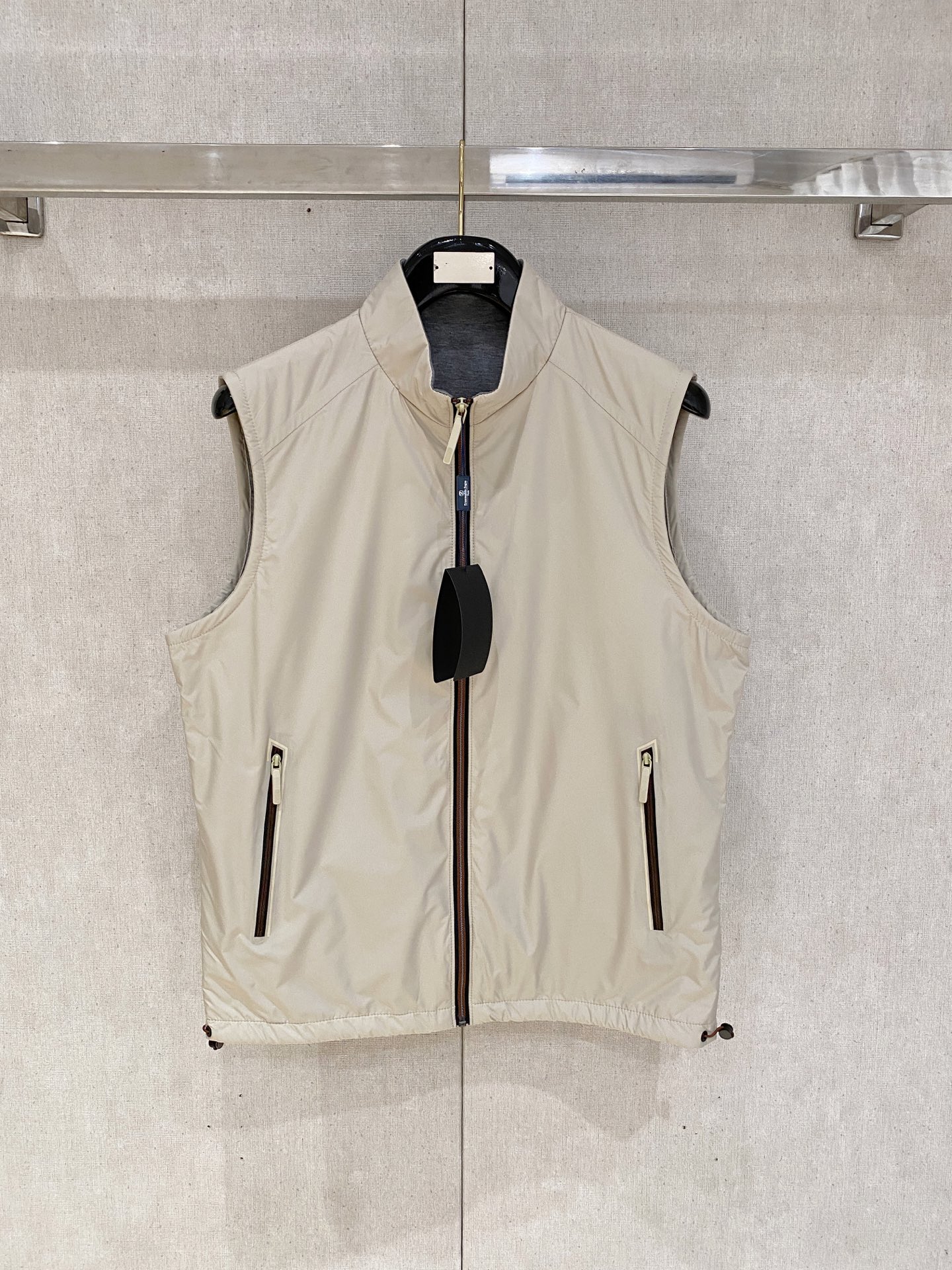 NO:492059,Zegna new autumn and winter original single and double-sided vest classic hot version simple and fashionable versatile feel soft and delicate, comfortable upper body, customer-supplied original imported engraving hardware accessories, finely made by OEM factory Black blue red white brown Crystal M-4XL, zegna, alexander wang19860909Zegna 杰尼亚 秋冬新款原单双面穿马甲 经典爆款版本 简洁时尚百搭 手感柔软细腻 上身舒适 客供原版进口刻字五金辅料配件,代工厂精细做 黑色 蓝色 红色 白色 咖色 码数M-4XL,,zegna,alexander wang,Men's clothing