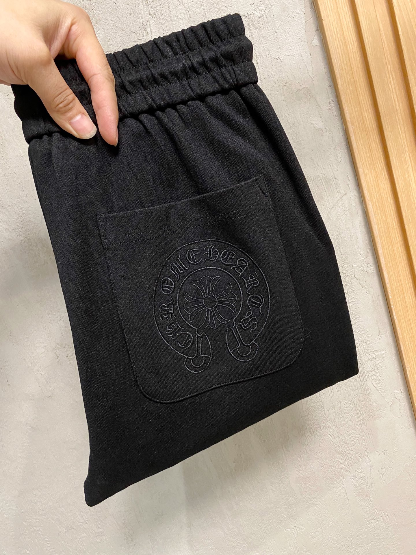 NO:526295,Croxin 2025 autumn and winter new men's casual trousers, high-end products are simple, fashionable and generous, customized original imported fabrics, simple, neat and refreshing, the quality workmanship details can stand any form of test, simple, generous and versatile, elegant and handsome, with a new look!  He has invincible appearance, excellent details, and is not picky about others!  Code number M-3xL, chrome hearts, alexander wang19860909克罗心 2025秋冬新款男士休闲长裤 高端货简洁时尚大方 定制原版进口面料 简洁利落又清爽 品质做工细节经得起任何形式检验,简约大方百搭款 上身优雅帅气,焕然一新的即视感！品相无敌,细节都很到位,上身不挑人！码数M-3xL,,chrome hearts,alexander wang,Men's clothing