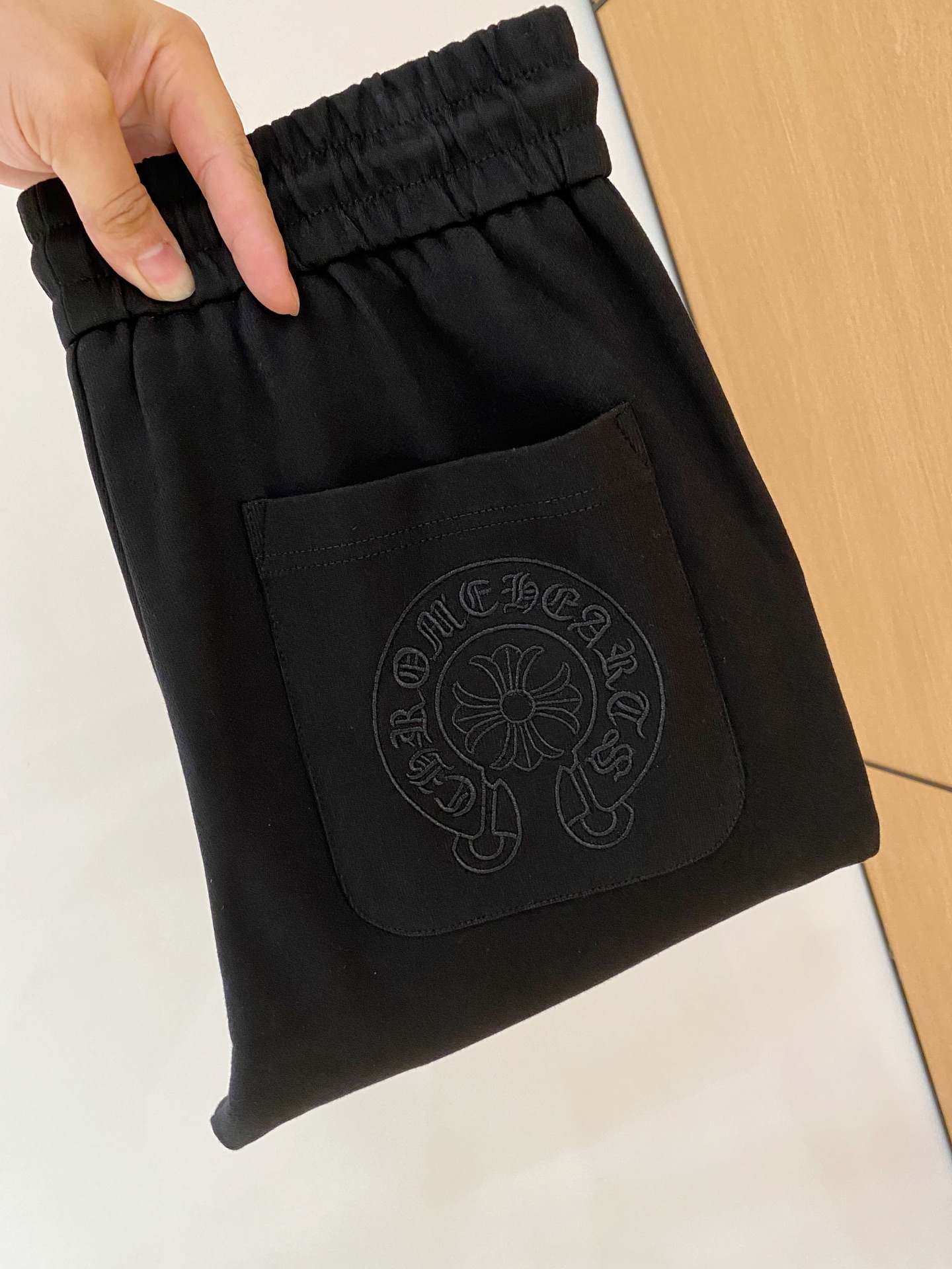 NO:539986,Croxin 2025 autumn and winter new men's casual trousers, high-end products are simple, fashionable and generous, customized original imported fabrics, simple, neat and refreshing, the quality workmanship details can stand any form of test, simple, generous and versatile, elegant and handsome, with a new look!  He has invincible appearance, excellent details, and is not picky about others!  Code number M-3xL, chrome hearts, alexander wang19860909克罗心 2025秋冬新款男士休闲长裤 高端货简洁时尚大方 定制原版进口面料 简洁利落又清爽 品质做工细节经得起任何形式检验,简约大方百搭款 上身优雅帅气,焕然一新的即视感！品相无敌,细节都很到位,上身不挑人！码数M-3xL,,chrome hearts,alexander wang,Men's clothing