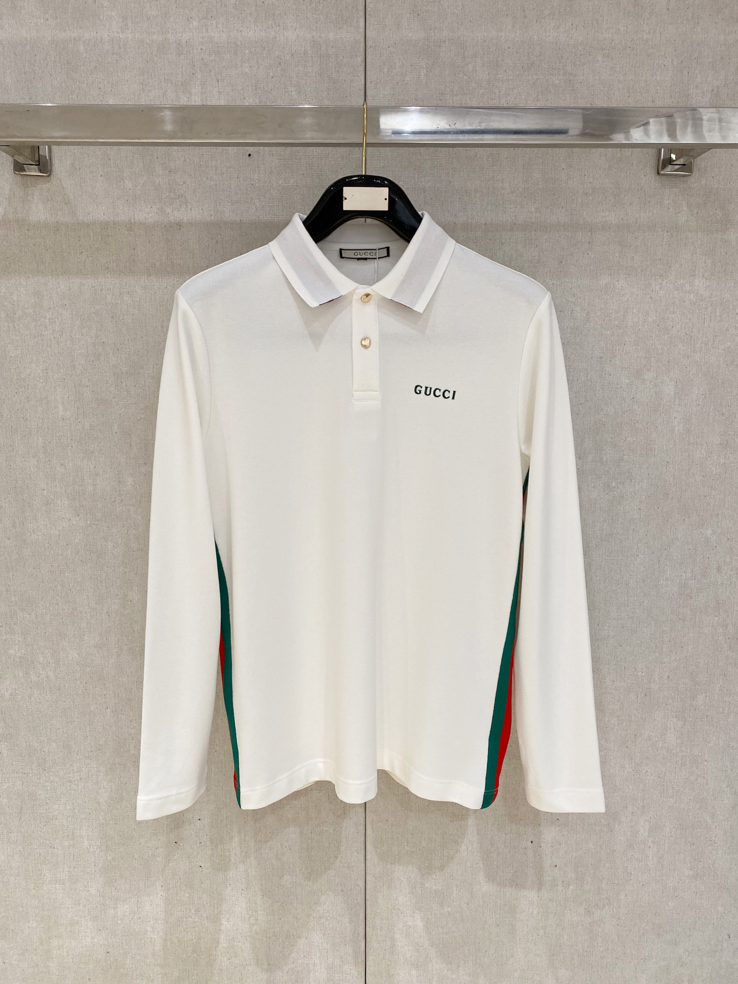 NO:510540,New products in the spring Gucci exclusively for new original single men's Polo long-sleeved high-end customization High-version Fashion versatile and popular original imported cotton fabric Chest logo pattern design Super soft and delicate touch, skin-friendly and comfortable to wear High-end boutique OEM factory fine-made top body very good Men's essential items Complete three standards Number M-4xl Multi-color, Gucci, Alexander wang19860909开春新品 古驰 独家专供新款原单男士Polo长袖高端定制 高版本 时尚百搭爆款原版进口纯棉面料 胸前logo图案设计 手感超柔软细腻 穿着亲肤舒适 高端精品 代工厂精细做上身非常赞 男士必备单品 三标齐全 码数M-4xl 多颜色,,gucci,alexander wang,Men's clothing