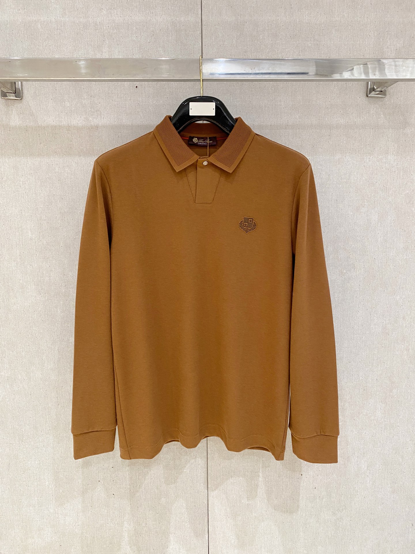 NO:510544,New spring products LP exclusively for new original single men's Polo long-sleeved high-end customization High-version Fashionable and versatile original imported cotton fabric Chest logo pattern design Super soft and delicate touch, skin-friendly and comfortable to wear High-end boutique OEM factory fine-made top body very good Men's essential items Complete three standards Number M-4xl Multi-color, Loro piano, alexander wang19860909开春新品 LP 独家专供新款原单男士Polo长袖高端定制 高版本 时尚百搭爆款原版进口纯棉面料 胸前logo图案设计 手感超柔软细腻 穿着亲肤舒适 高端精品 代工厂精细做上身非常赞 男士必备单品 三标齐全 码数M-4xl 多颜色,,loro piana,alexander wang,Men's clothing