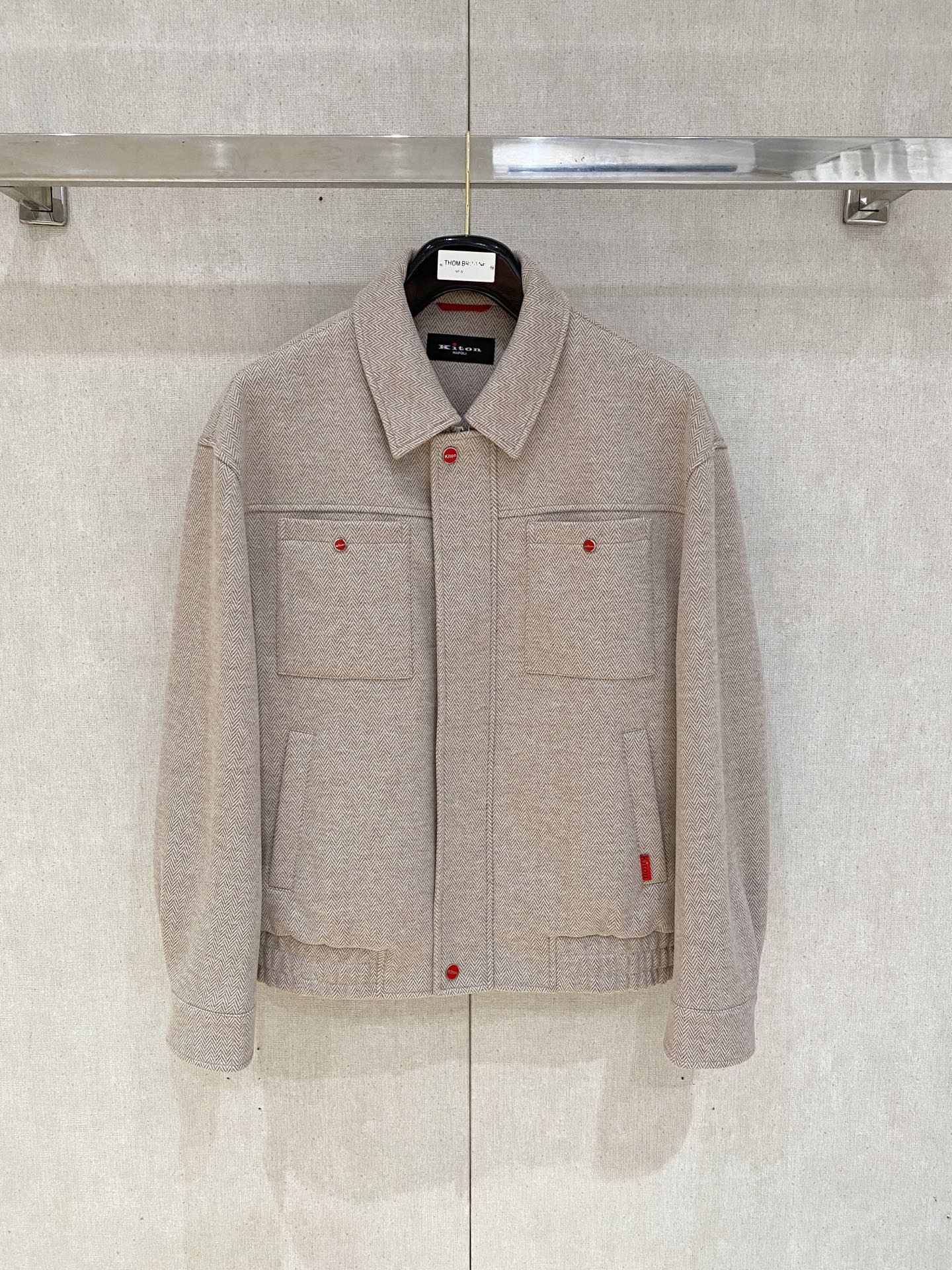 NO:624089,Top quality>On sale simultaneously on the official website of the counter! The accessories are all original and custom-made, genuine orders from trading companies. Advanced custom-made imported fabrics, extracted from natural plant fibers, are lighter and thinner than ordinary cotton fabrics, soft to the touch and comfortable to wear. It is not easy to irritate the skin at all. The fabric has good hygroscopicity and breathability. Size: 48-56, alexander wang19860909顶级品质>专柜官网同步发售！辅料全部原版定制出品,贸易公司真品订单.高级定制进口面料,以天然植物纖維提炼出来,比一般棉织物轻薄 手感柔软,穿着舒适 完全不易有刺激皮肤 面料吸湿性、透气性良好 尺码: 48-56,,alexander wang,Men's clothing