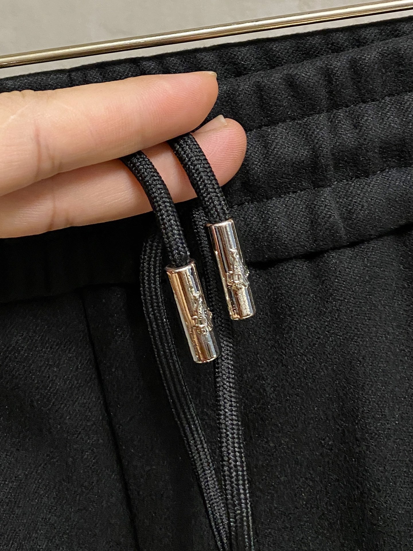 PRA 25s新款羊毛裤.小直筒设计.可搭配套装.运动休闲随意搭配.，面料柔软舒适有垂感.立挺上身有型！