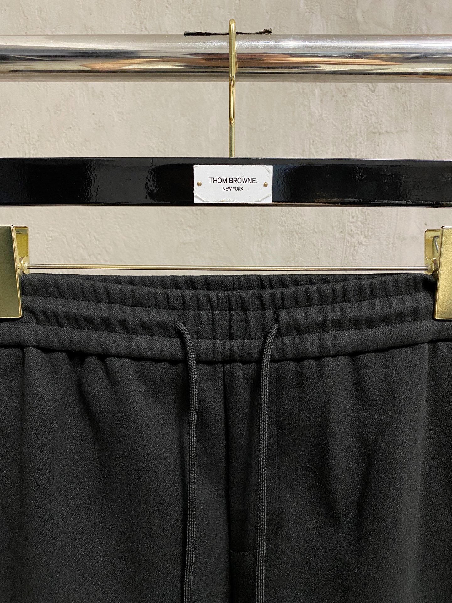 PRA 25s新款羊毛裤.小直筒设计.可搭配套装.运动休闲随意搭配.，面料柔软舒适有垂感.立挺上身有型！