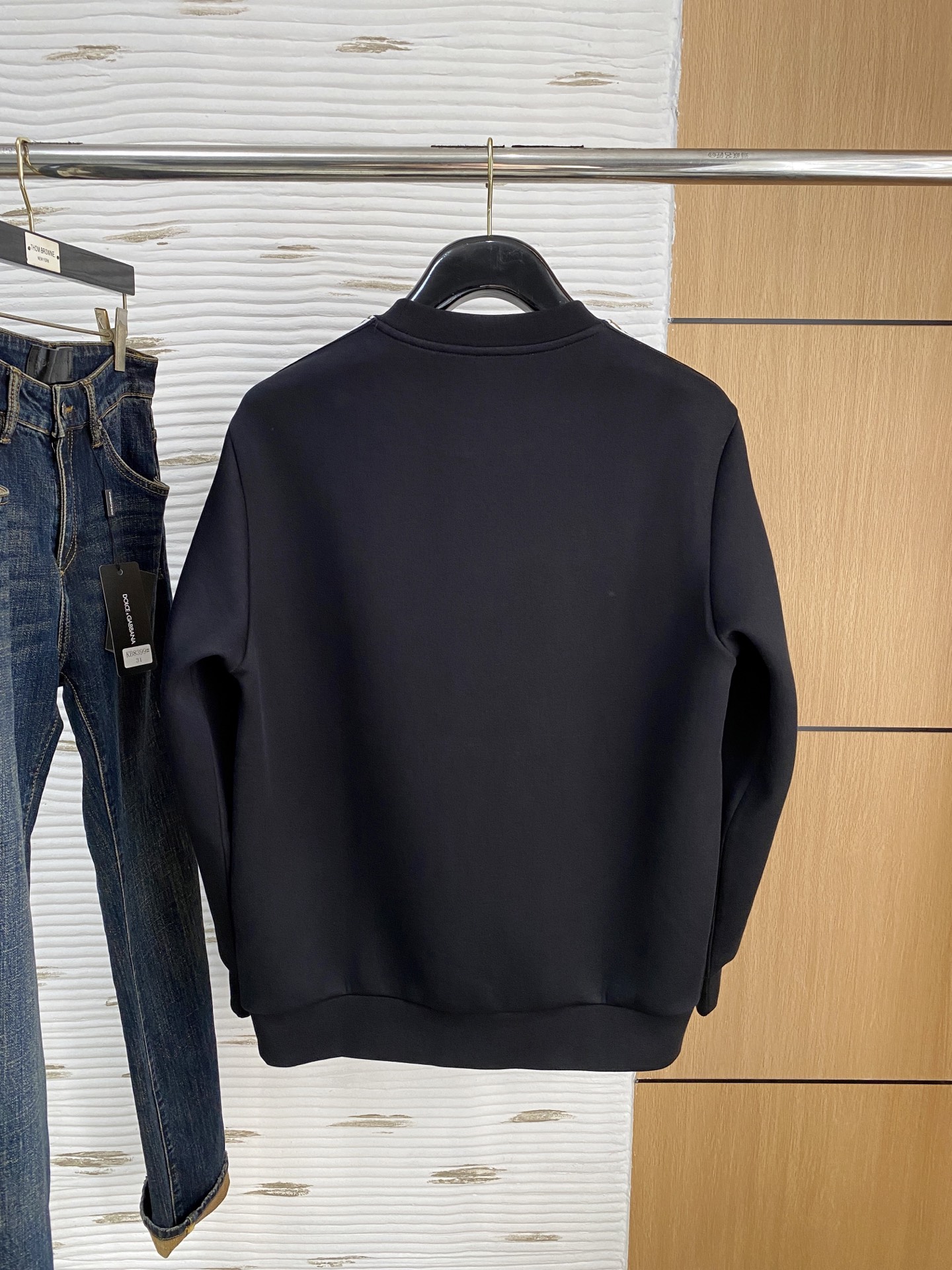 。巴宝莉*2025秋冬  几何拼接的设计 很有亮点，标志字母刺绣🪡细节上凸显质感 整体设计上身时尚而赋予