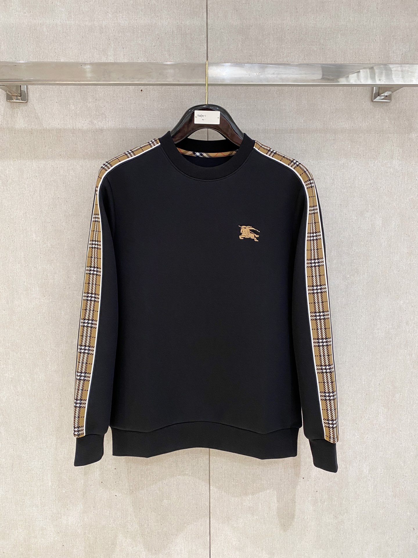 Burberry Geometric Patchwork Sweatshirt: Stylish & Comfortable Fall/Winter Wear 2 i1754664544051 5294 0 0