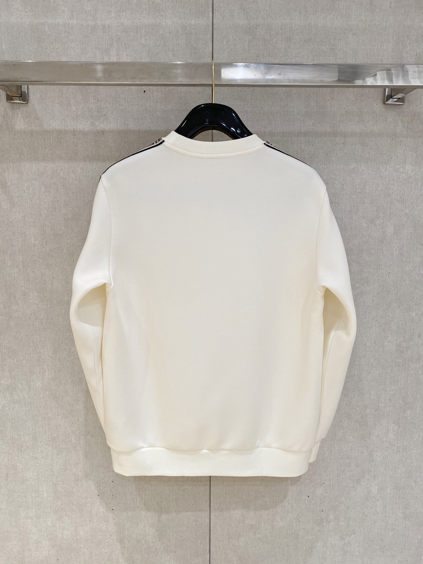 Burberry Geometric Patchwork Sweatshirt: Modern Style & Comfort 10 i1754664609038 6833 0 8