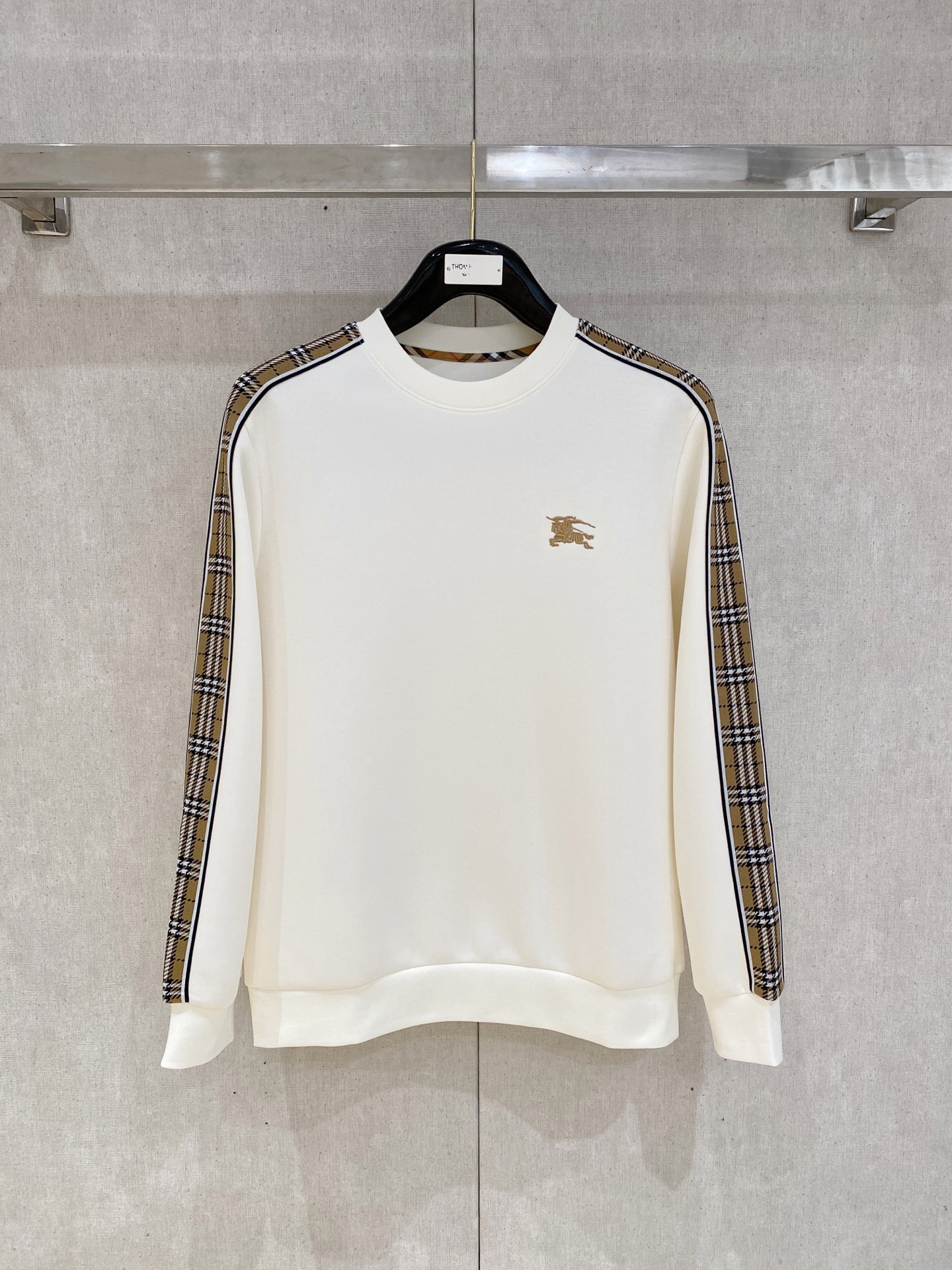 Burberry Geometric Patchwork Sweatshirt: Modern Style & Comfort 2 i1754664609129 9033 0 0