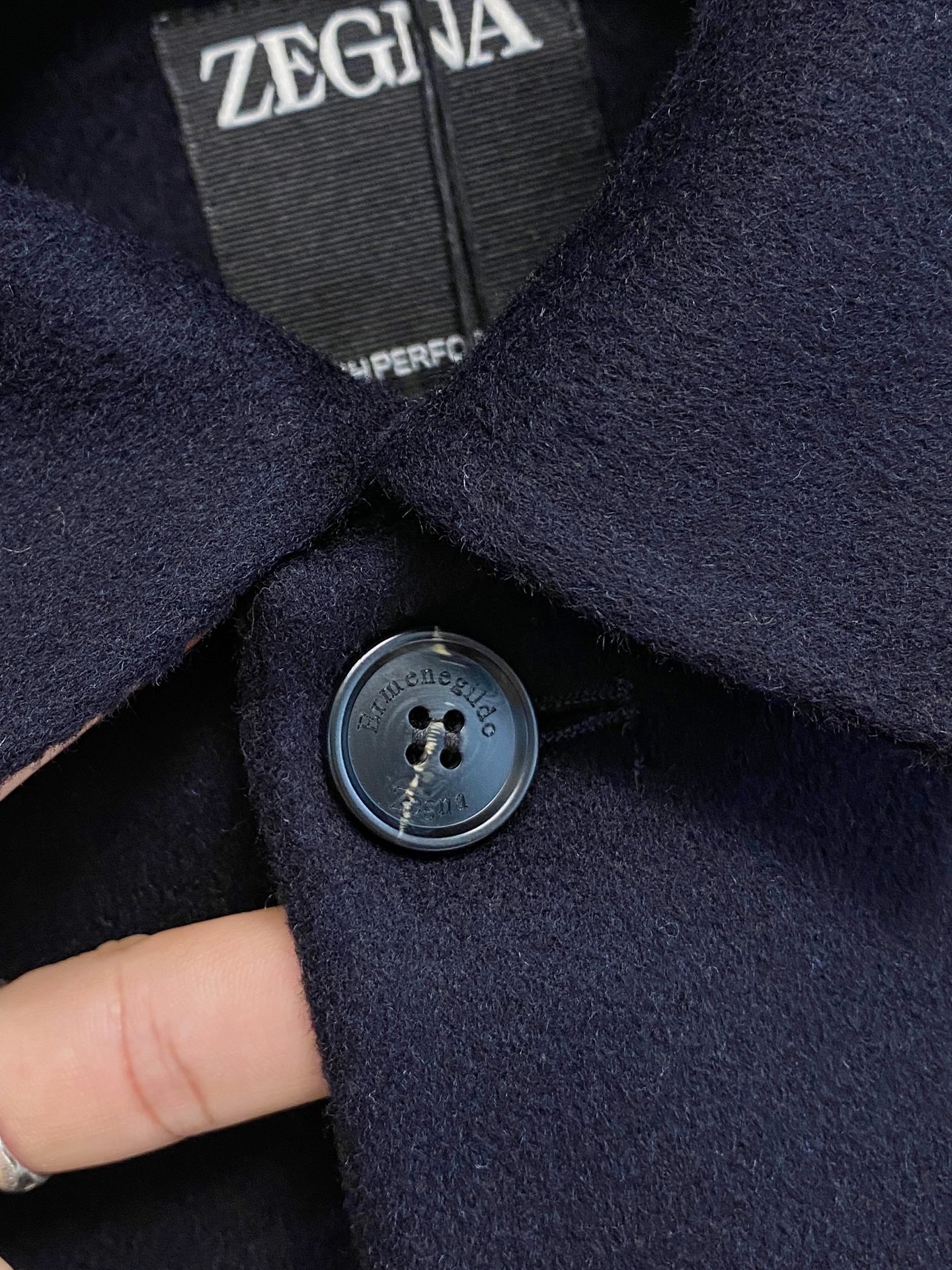 （纯手工）高端男士必备单品纯手工呢羊绒羊毛大衣.每一件都是纯手工缝制而成.内里无缝—带包装关于款式及设计