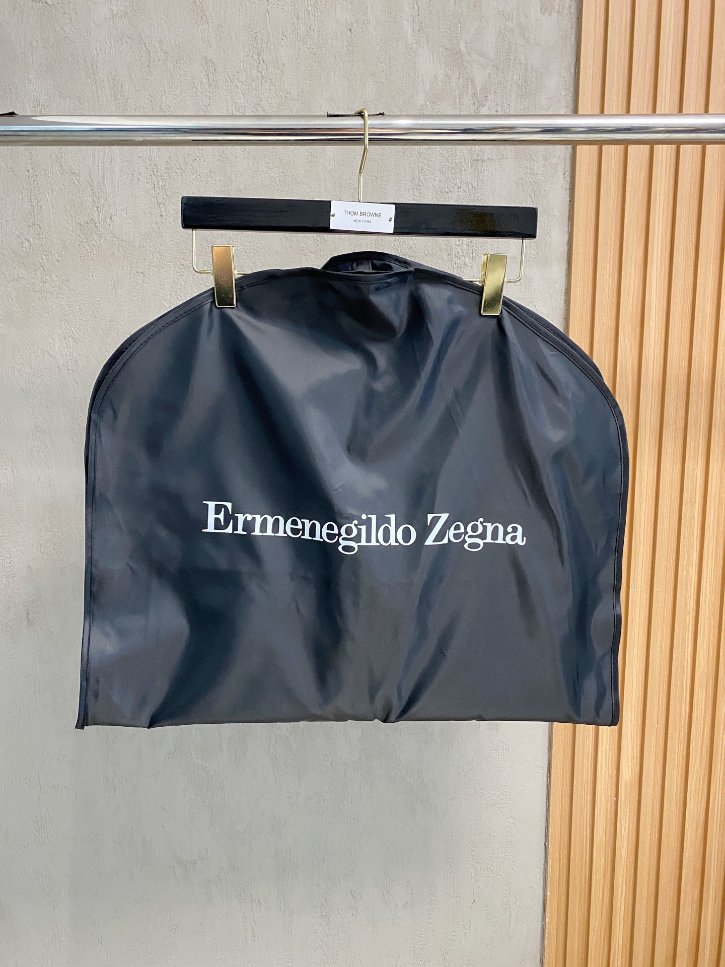 （纯手工）高端男士必备单品纯手工呢羊绒羊毛大衣.每一件都是纯手工缝制而成.内里无缝—带包装关于款式及设计