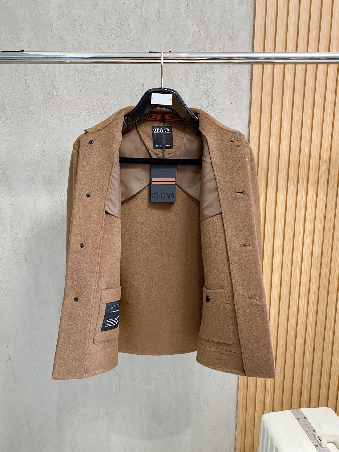 （纯手工）高端男士必备单品纯手工呢羊绒羊毛大衣.每一件都是纯手工缝制而成.内里无缝—带包装关于款式及设计