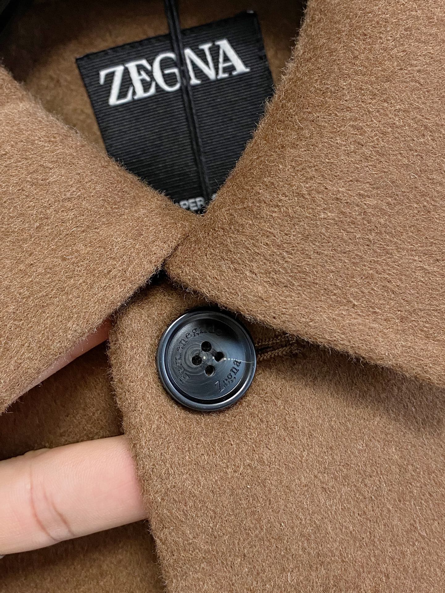 （纯手工）高端男士必备单品纯手工呢羊绒羊毛大衣.每一件都是纯手工缝制而成.内里无缝—带包装关于款式及设计