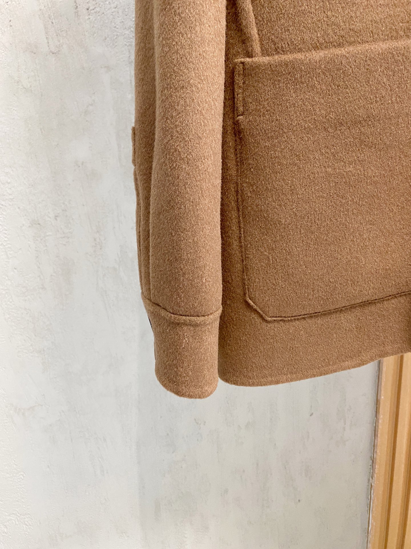 （纯手工）高端男士必备单品纯手工呢羊绒羊毛大衣.每一件都是纯手工缝制而成.内里无缝—带包装关于款式及设计