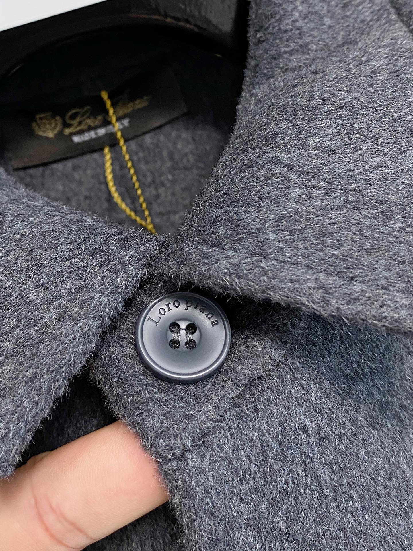 （纯手工）lP🆕&诺悠翩雅 高端男士衣橱必备单品纯手工呢羊绒羊毛大衣.每一件都是纯手工缝制而成.内里无缝