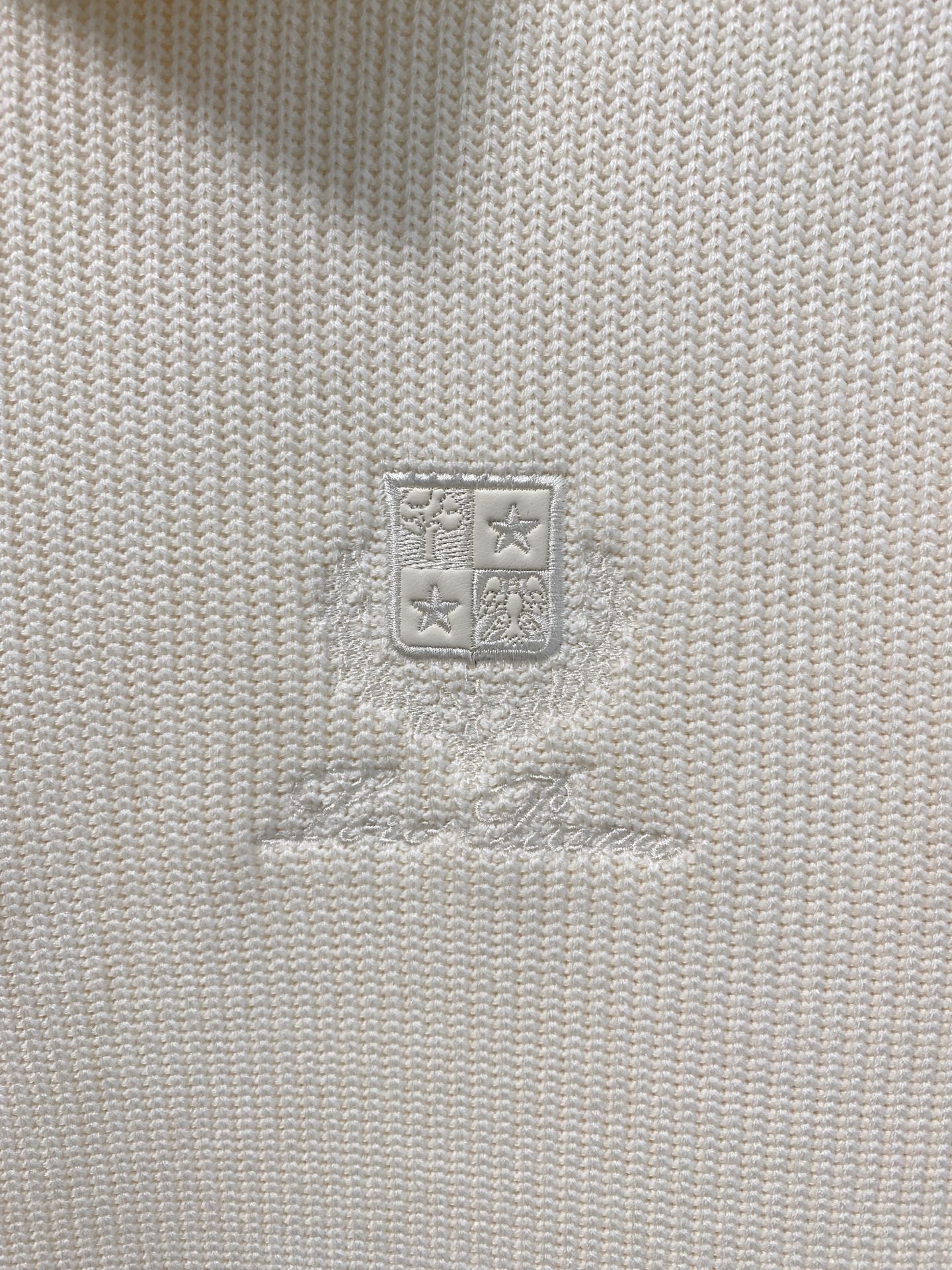 。lP🆕 1935秋冬  羊毛混纺套头针织卫衣  几何拼皮的口袋设计 很有亮点，标志字母纽扣 细节上凸显