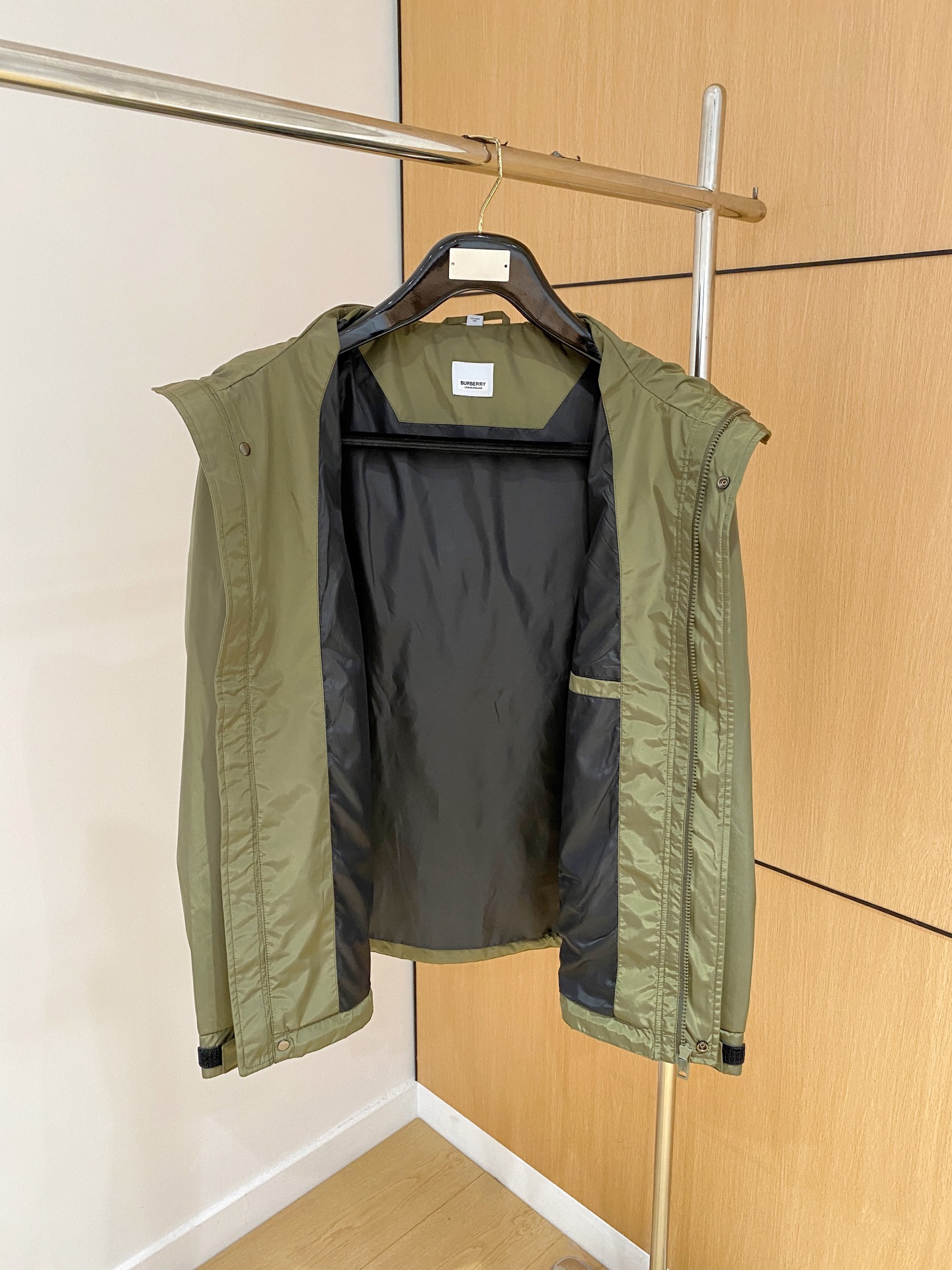 High-End Custom-Made Man’s Jacket by Pablos: 2025 Fashion Design with Brand Elements - 图片 5