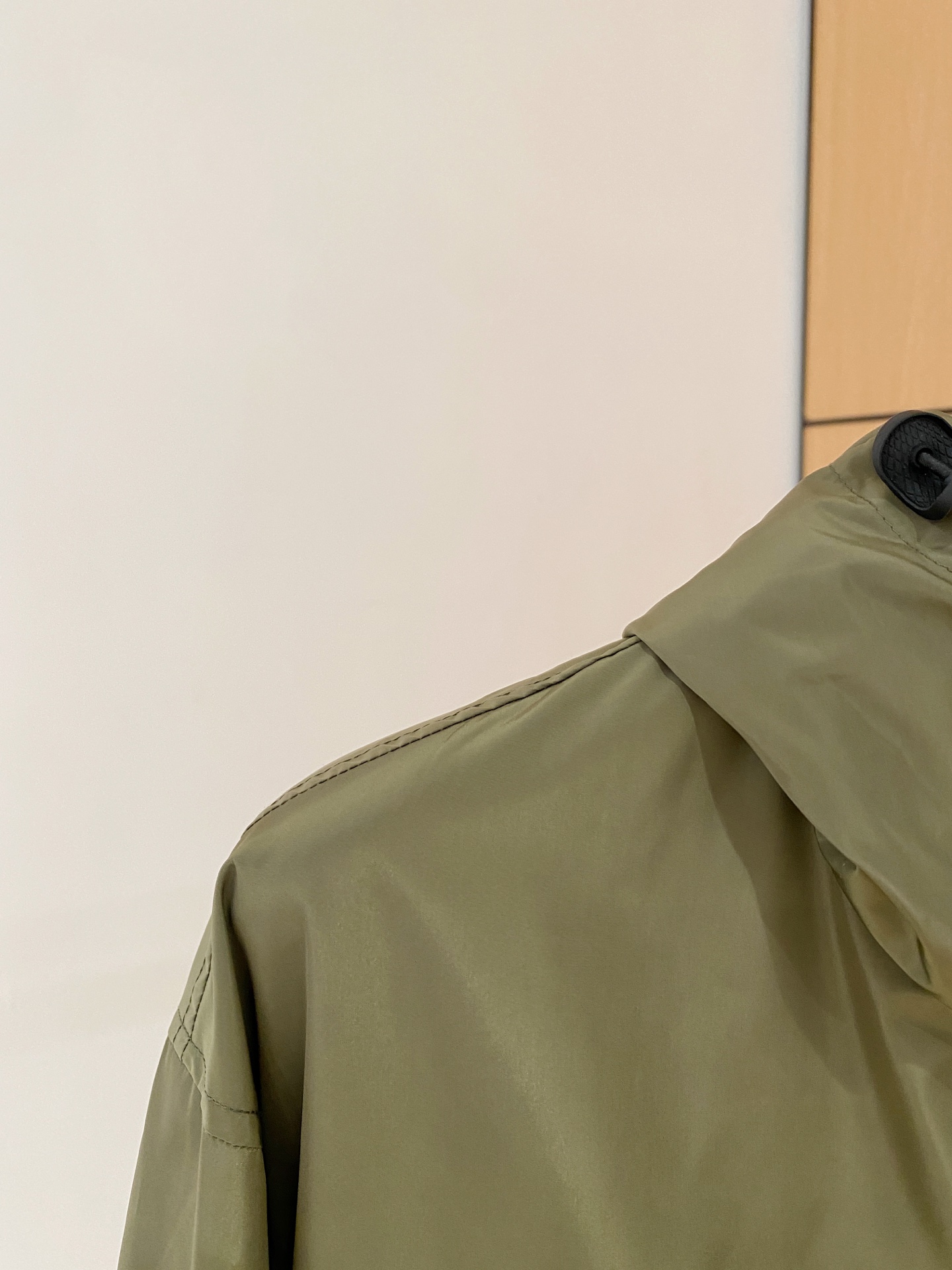 High-End Custom-Made Man’s Jacket by Pablos: 2025 Fashion Design with Brand Elements - 图片 3