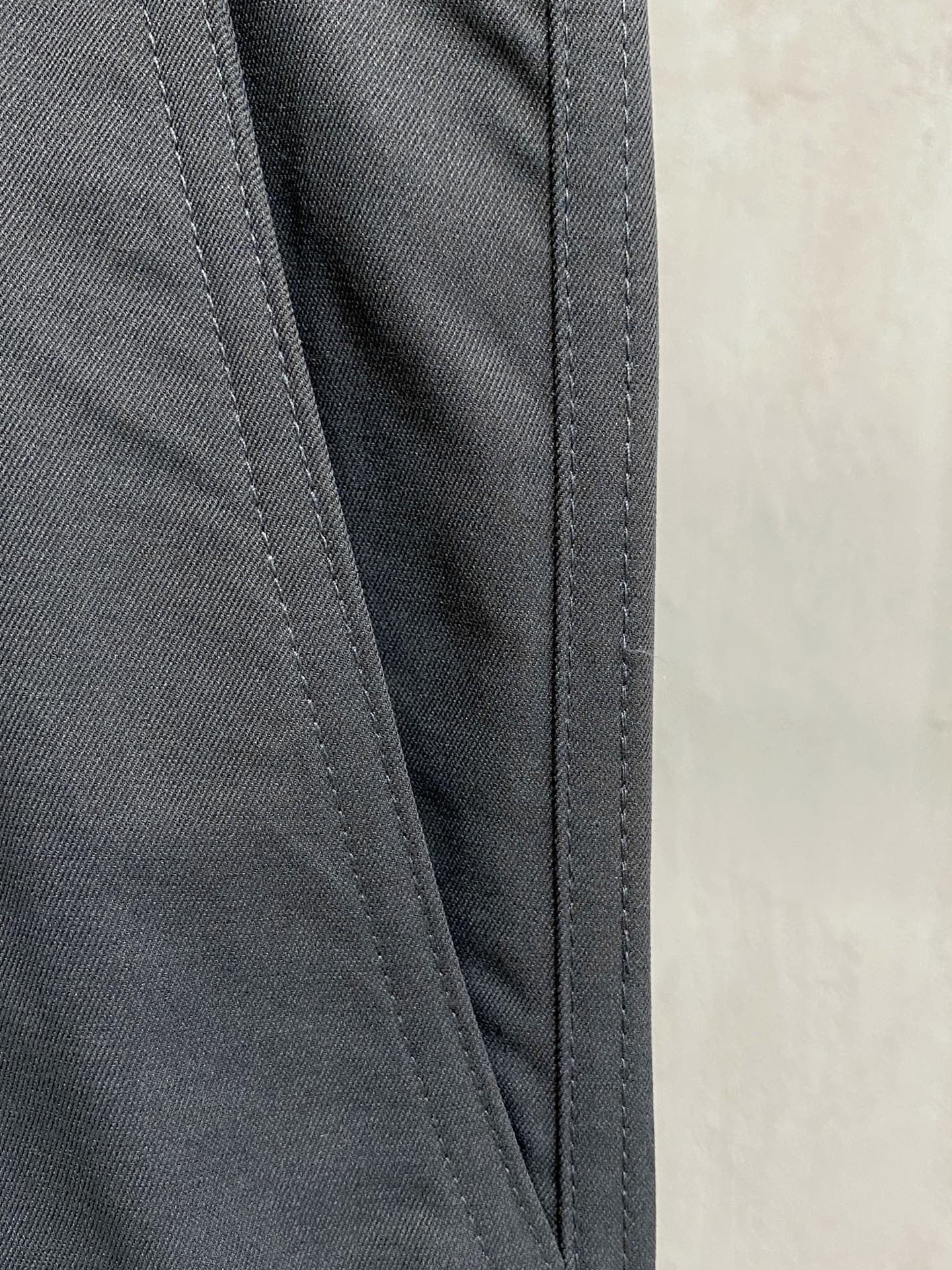 P家25秋冬 男士精品休闲裤.意大利🇮🇹进口面料，最新款上身版型无敌正!绝对可以闭眼收的一款此款裤子非常