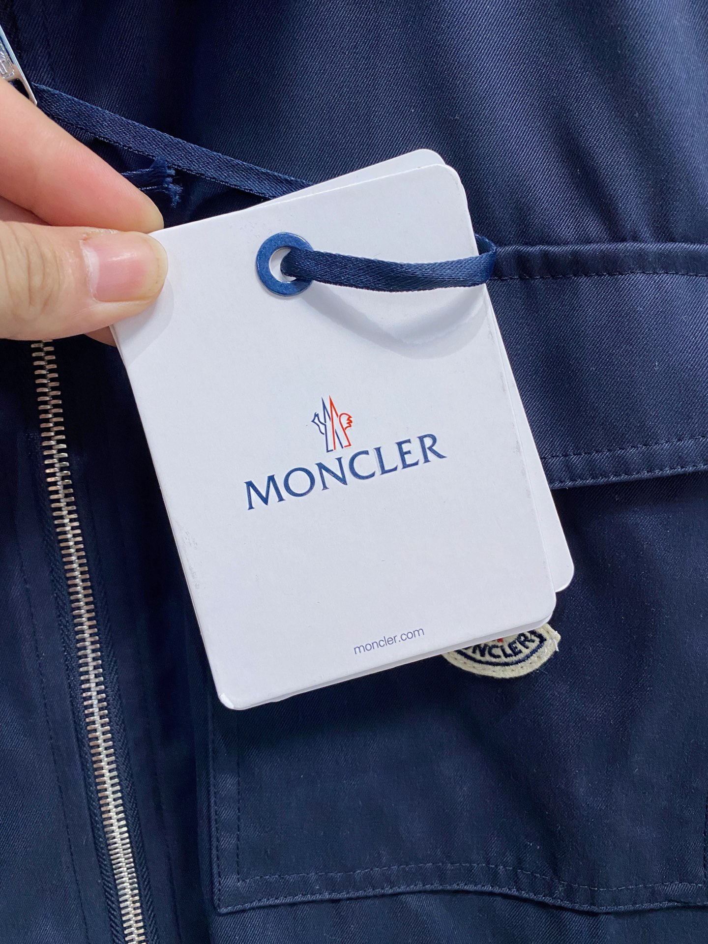 Moncler 蒙口，秋季最新品，官网专柜同步有售，售价16500，男士棉质华达呢拉链外套衬衫 这款男士