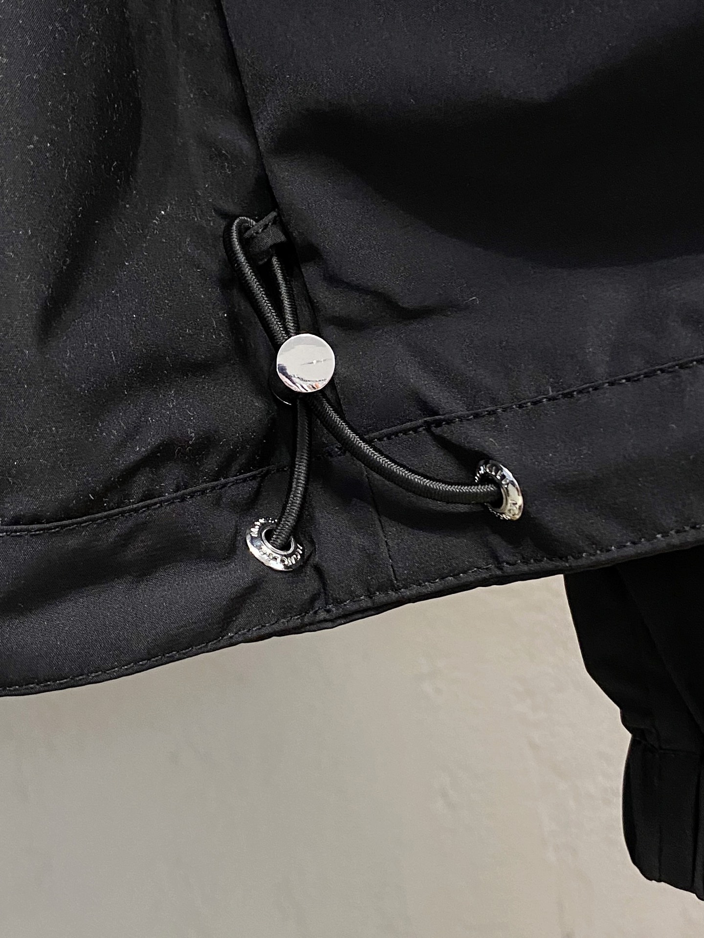 贸易公司订单 天花板级高端货 🎉 这款Fuyue连帽风衣将华贵风采与技术创新巧妙结合，专为重视实用功能与