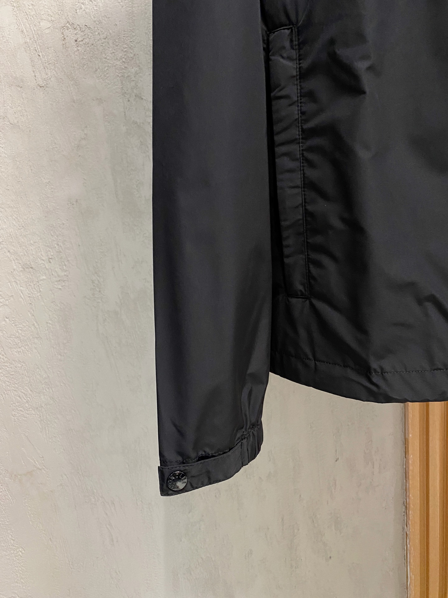 贸易公司订单 天花板级高端货 🎉 这款Fuyue连帽风衣将华贵风采与技术创新巧妙结合，专为重视实用功能与