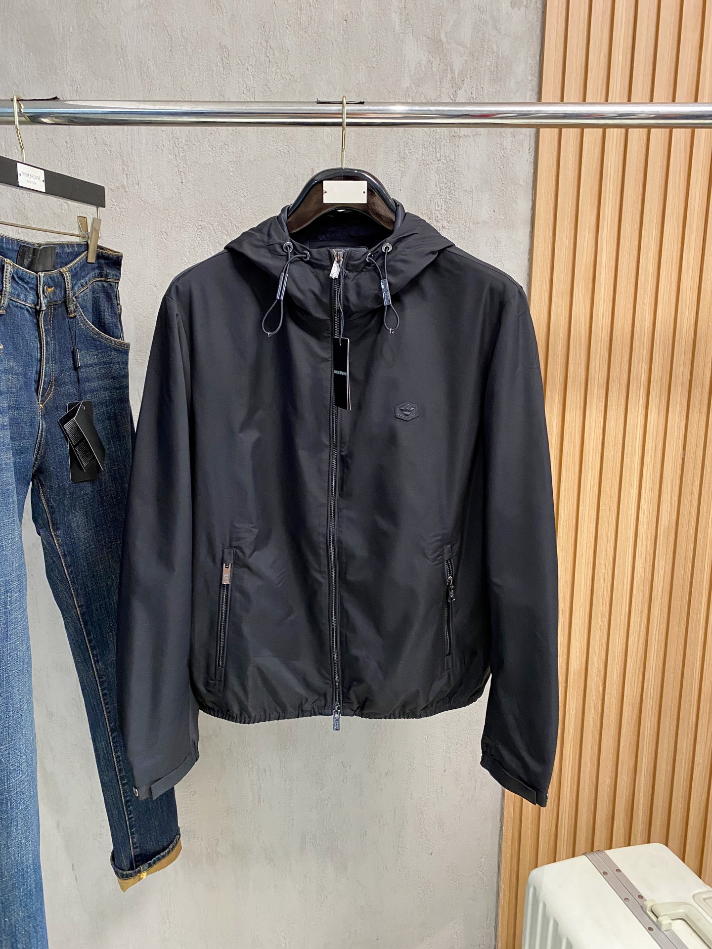 老客都知道男装的东西我们有都好，闭眼入的款，数量极极有限。 之前还有不少老客户问 这个款从版型 面料 上