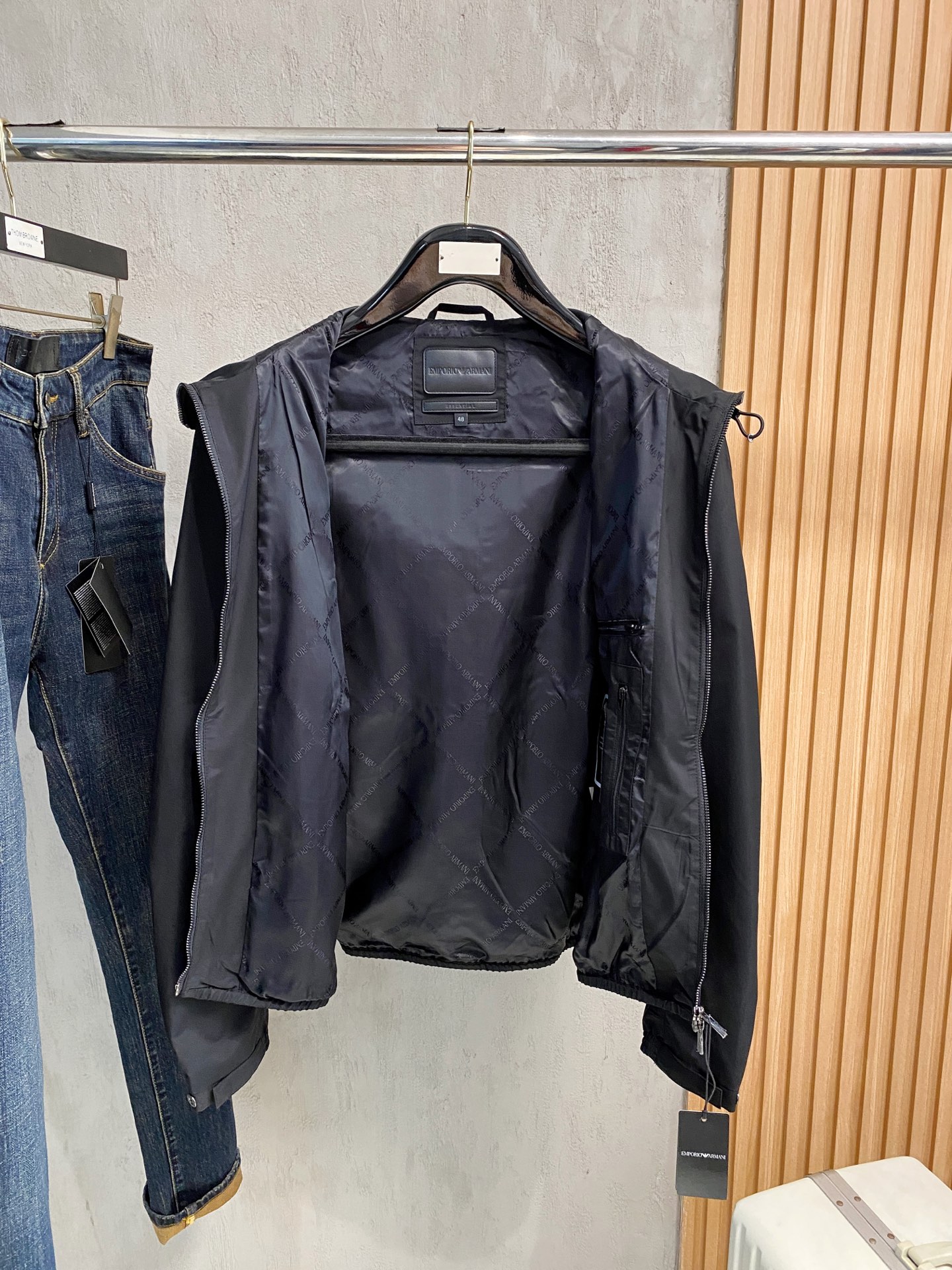 老客都知道男装的东西我们有都好，闭眼入的款，数量极极有限。 之前还有不少老客户问 这个款从版型 面料 上