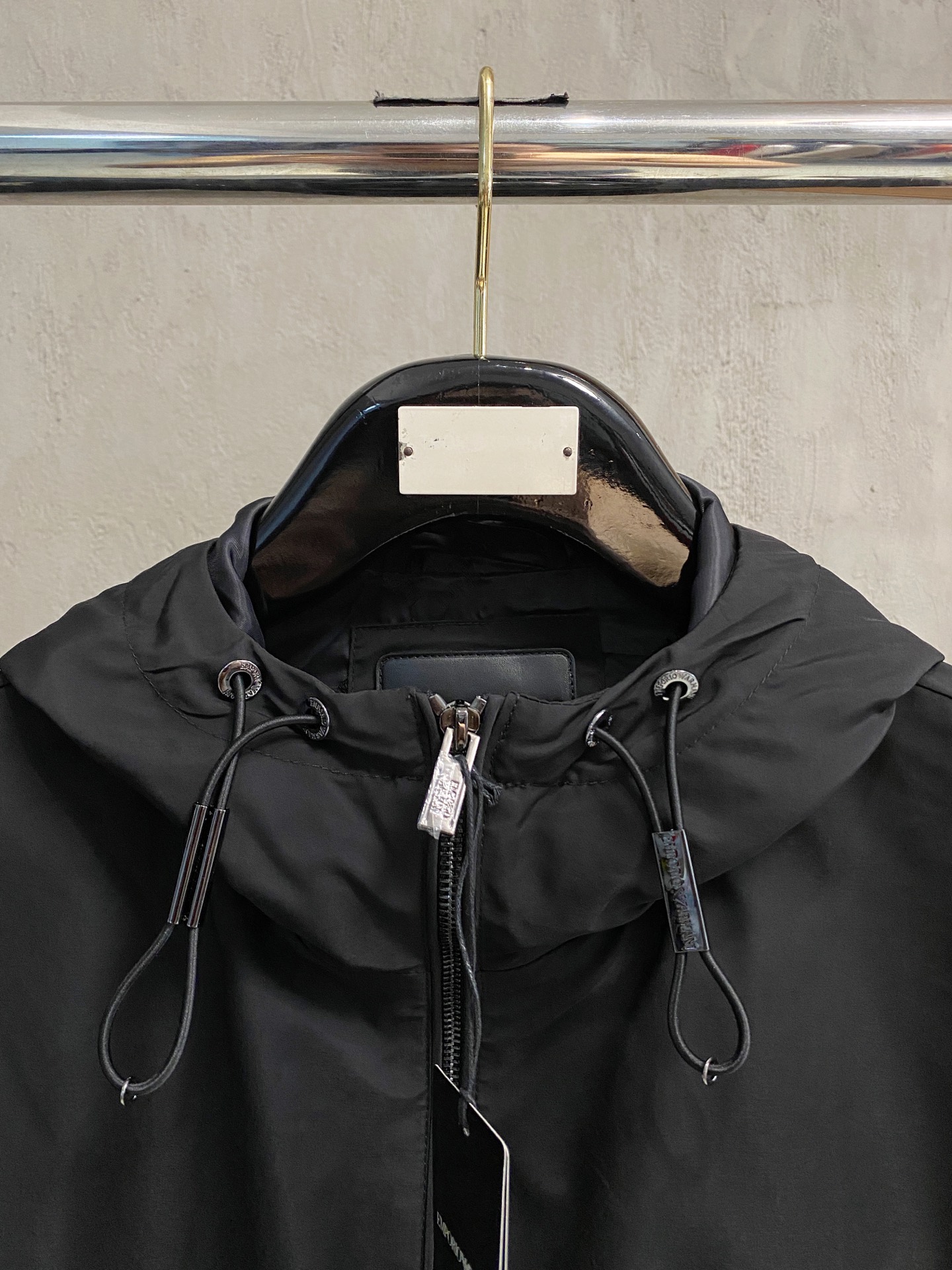 老客都知道男装的东西我们有都好，闭眼入的款，数量极极有限。 之前还有不少老客户问 这个款从版型 面料 上